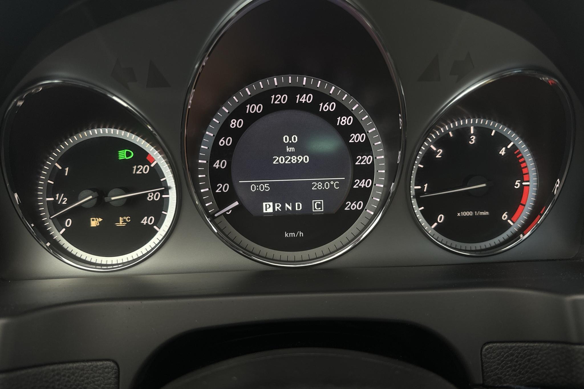 Mercedes C 200 CDI W204 (136hk) - 202 890 km - Automaattinen - musta - 2010