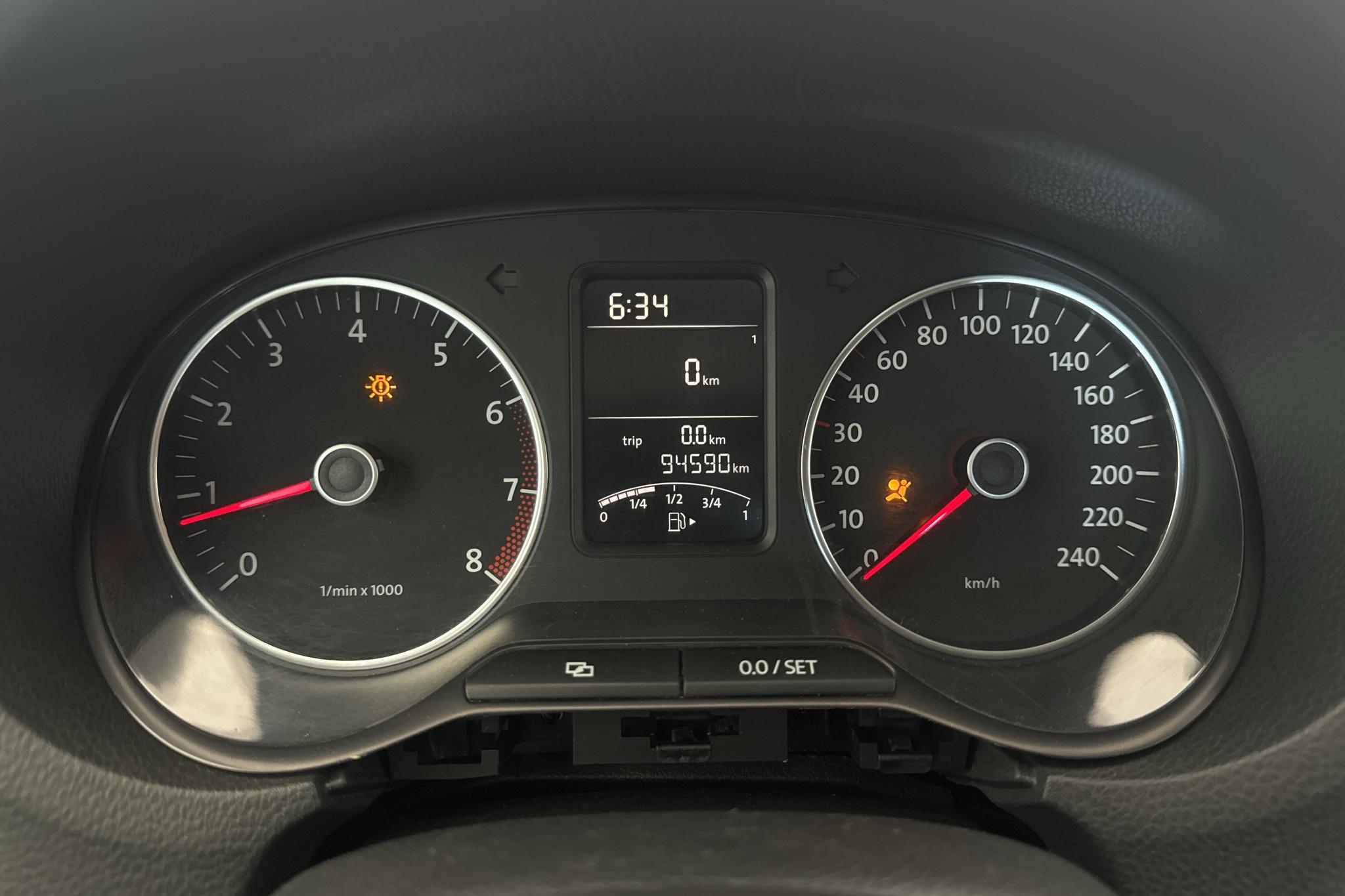 VW Polo 1.4 5dr (85hk) - 94 590 km - Manualna - czerwony - 2011