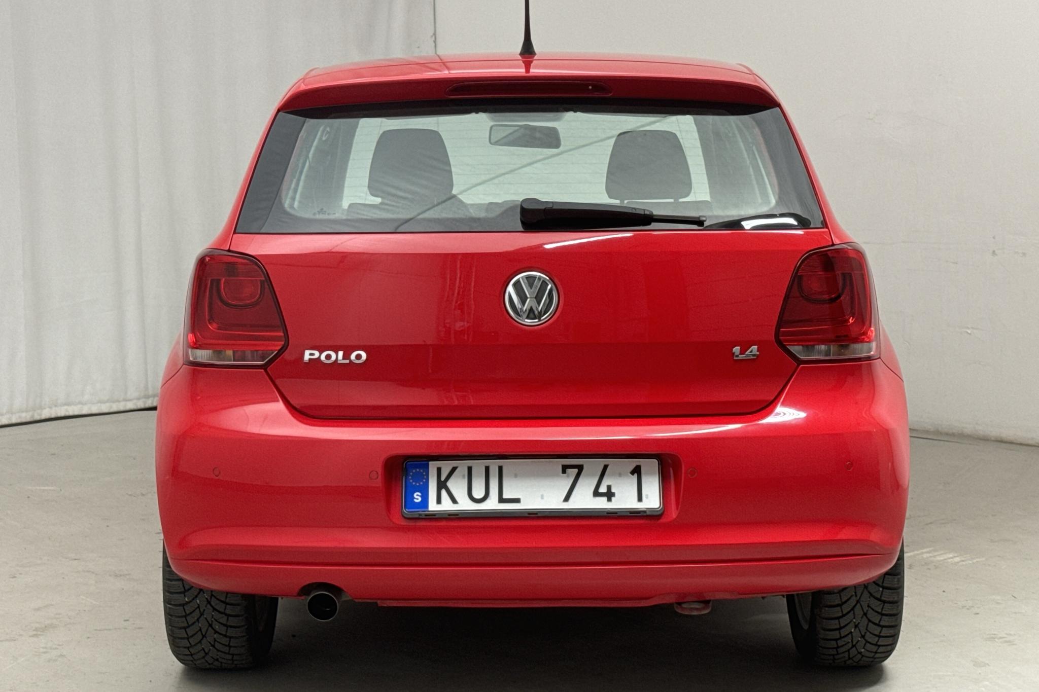 VW Polo 1.4 5dr (85hk) - 9 459 mil - Manuell - röd - 2011