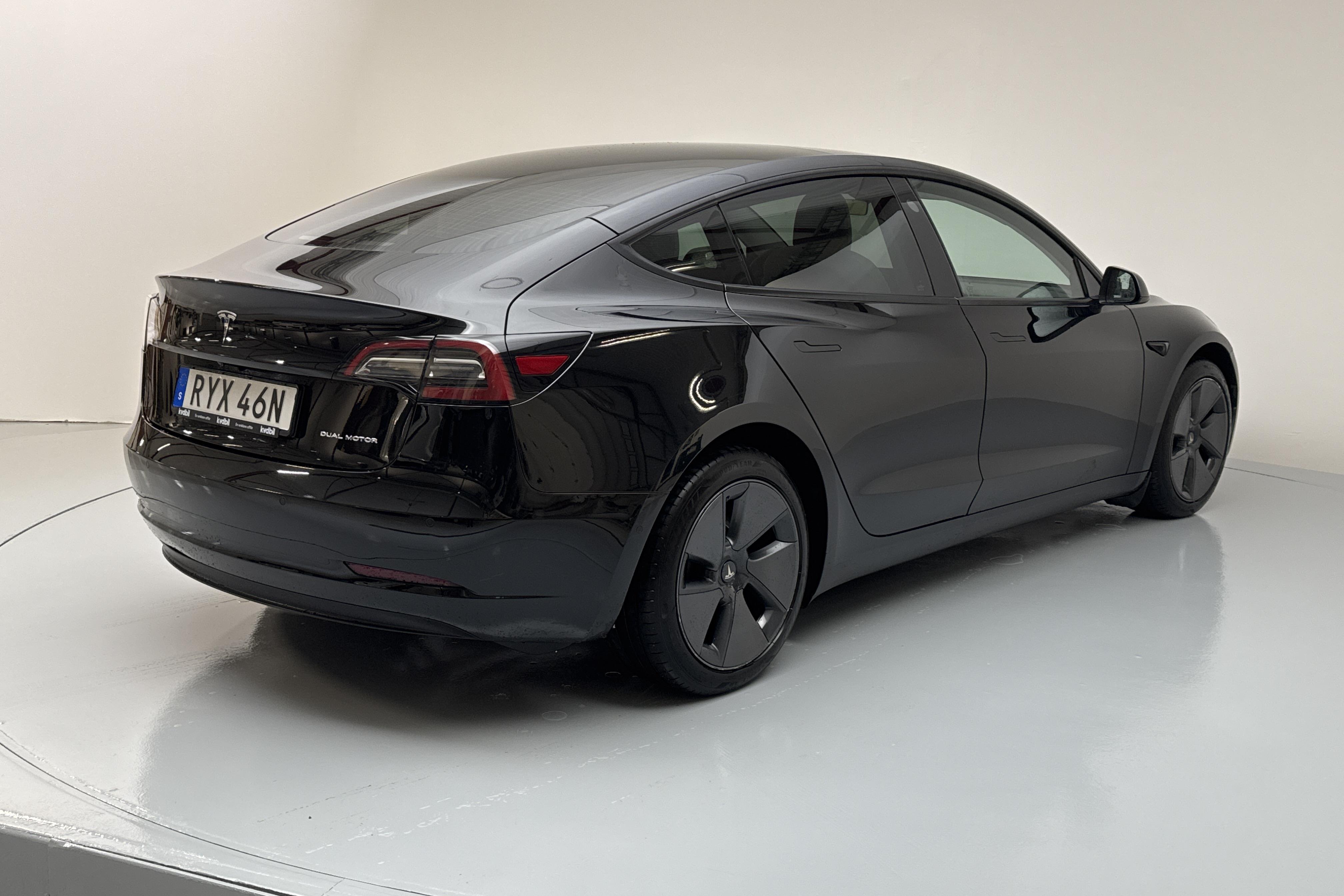 Tesla Model 3 Long Range Dual Motor AWD - 120 130 km - Automatic - black - 2021