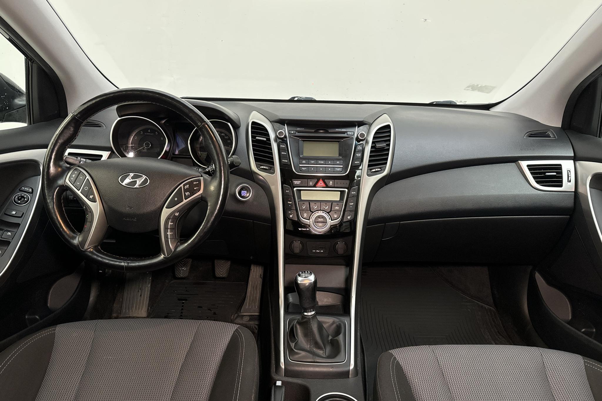 Hyundai i30 1.6 GDI 5dr (135hk) - 134 470 km - Manualna - czarny - 2014