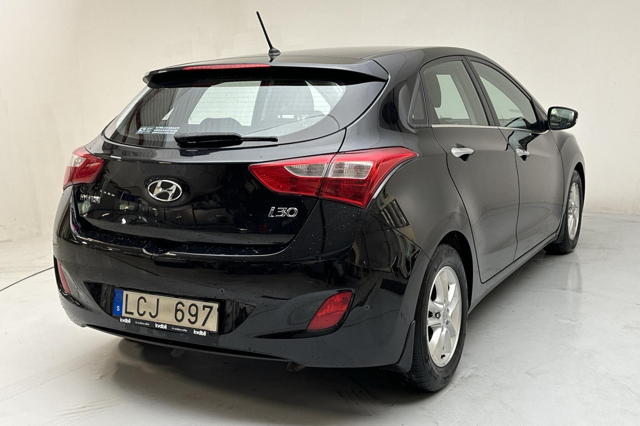 Hyundai i30 1.6 GDI 5dr (135hk) - 134 470 km - Manualna - czarny - 2014