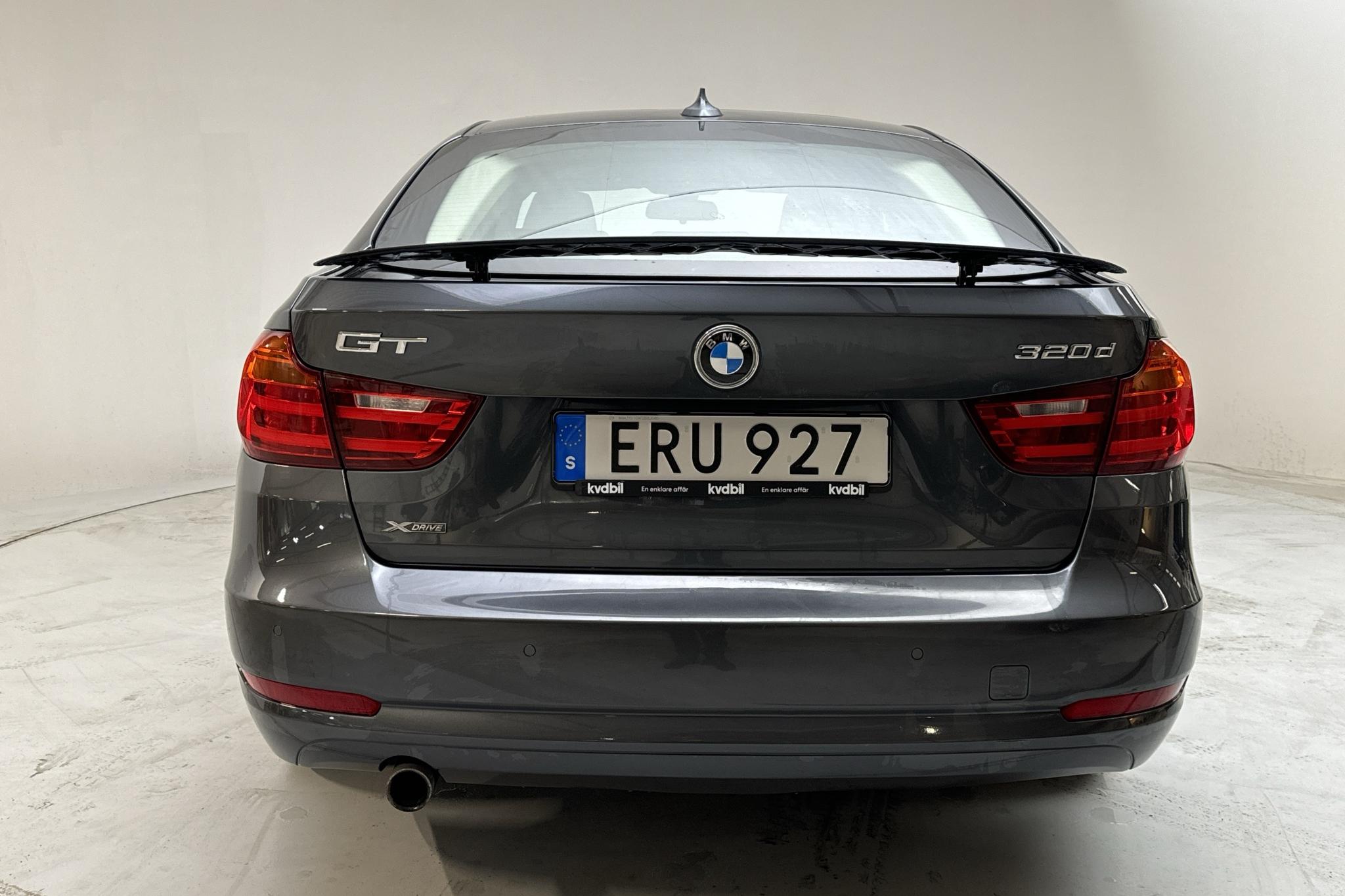 BMW 320d GT xDrive, F34 (184hk) - 19 756 mil - Manuell - grå - 2015