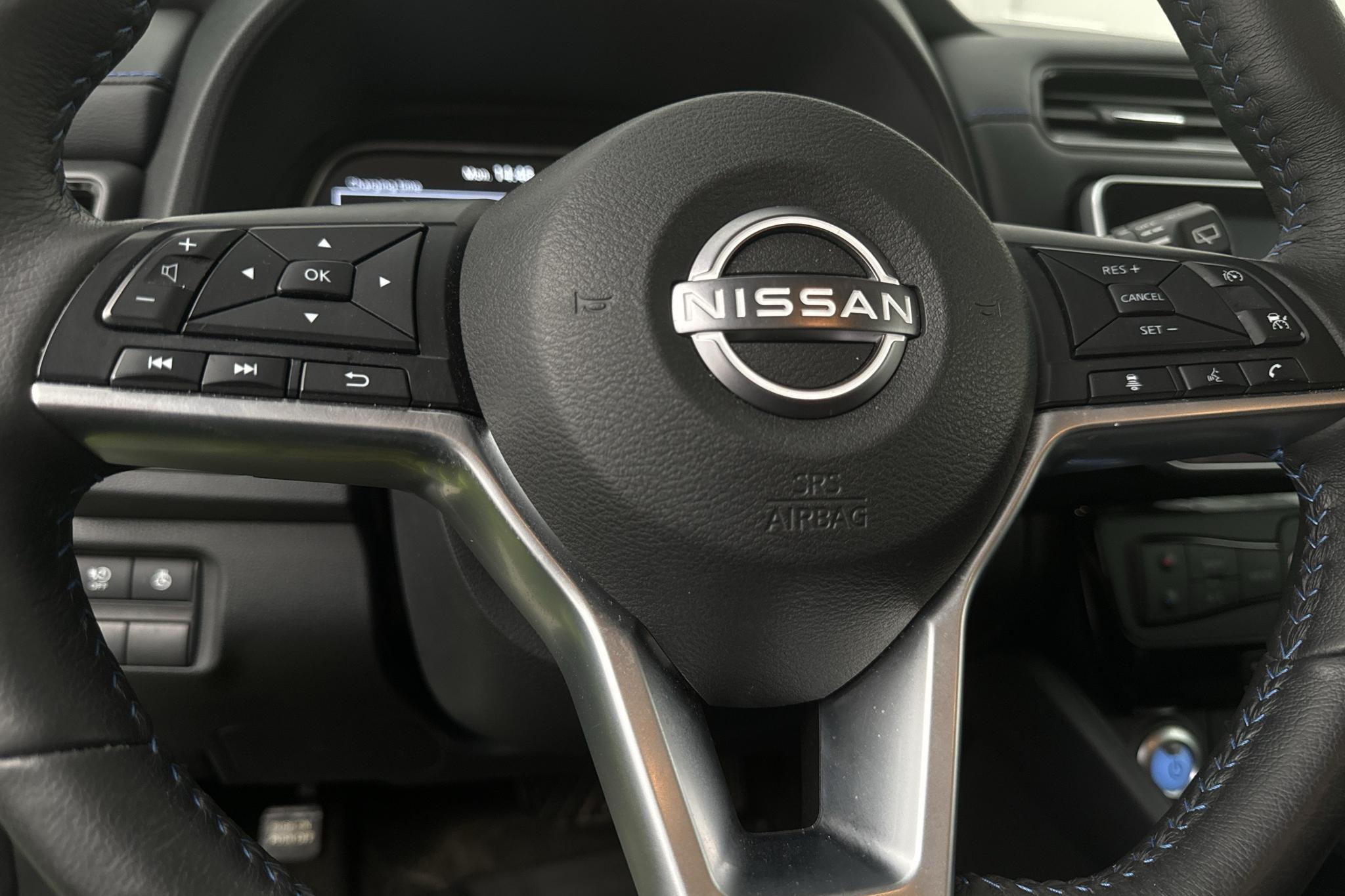 Nissan LEAF 5dr 39 kWh (150hk) - 13 510 km - Automaattinen - harmaa - 2023