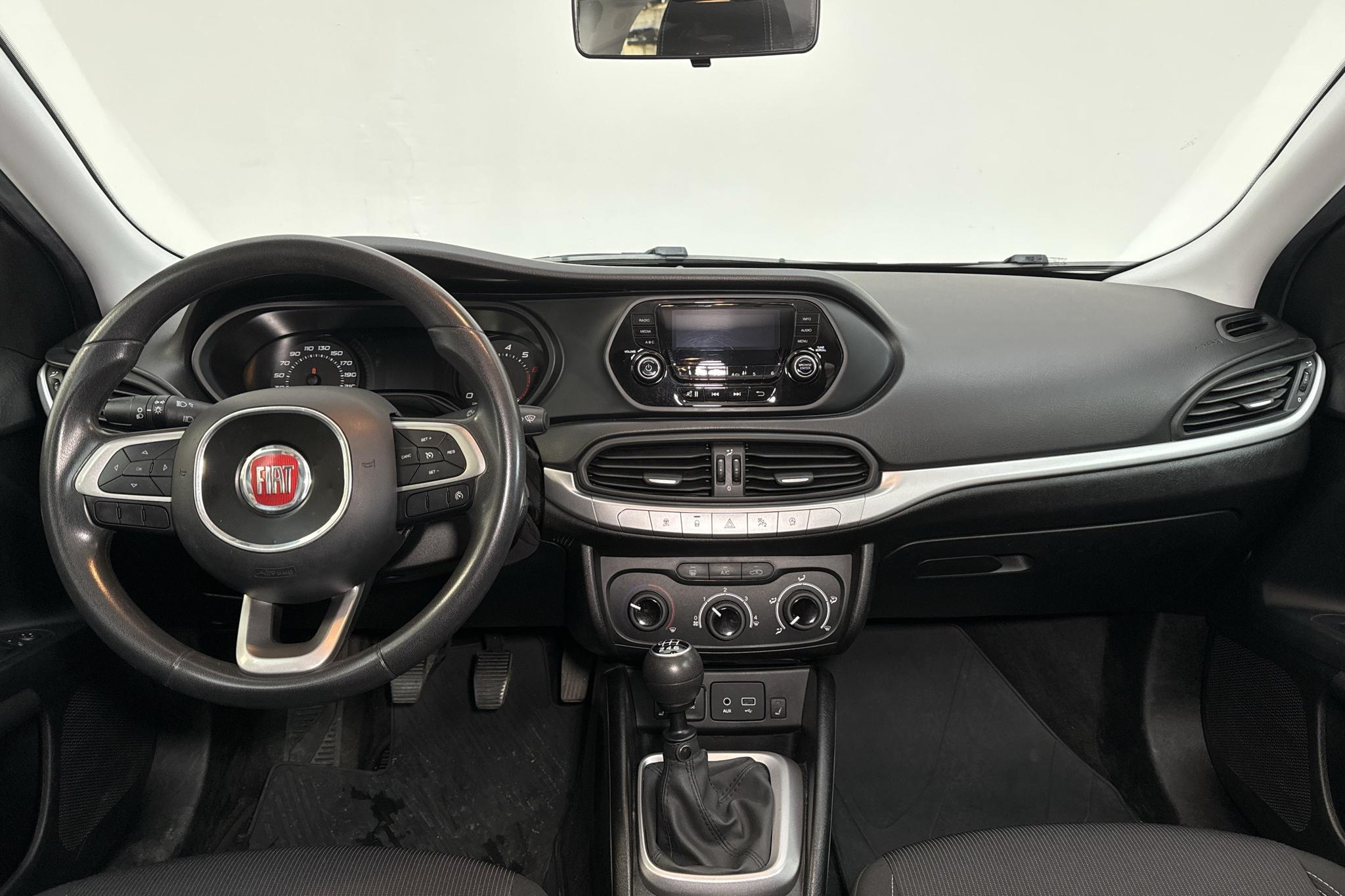 Fiat Tipo 1.4 5dr (120hk) - 8 152 mil - Manuell - blå - 2017