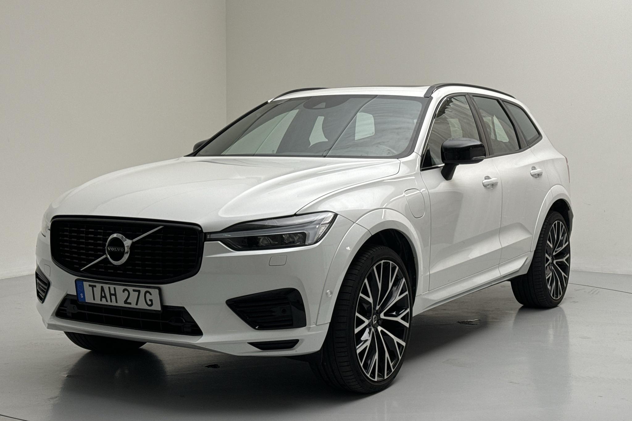 Volvo XC60 T6 AWD Recharge (340hk) - 66 120 km - Automatyczna - biały - 2021