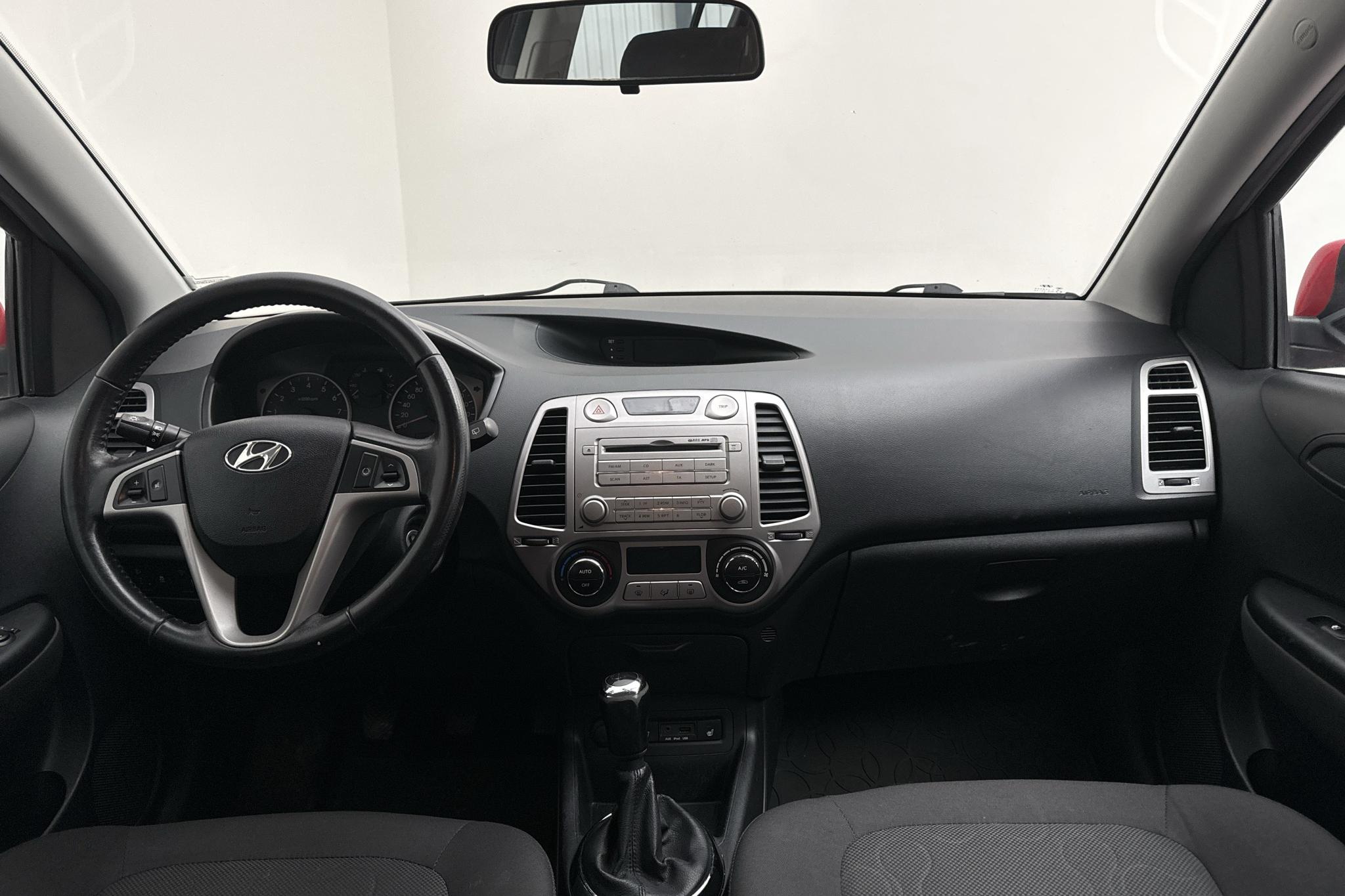 Hyundai i20 1.4 (100hk) - 191 210 km - Käsitsi - punane - 2011