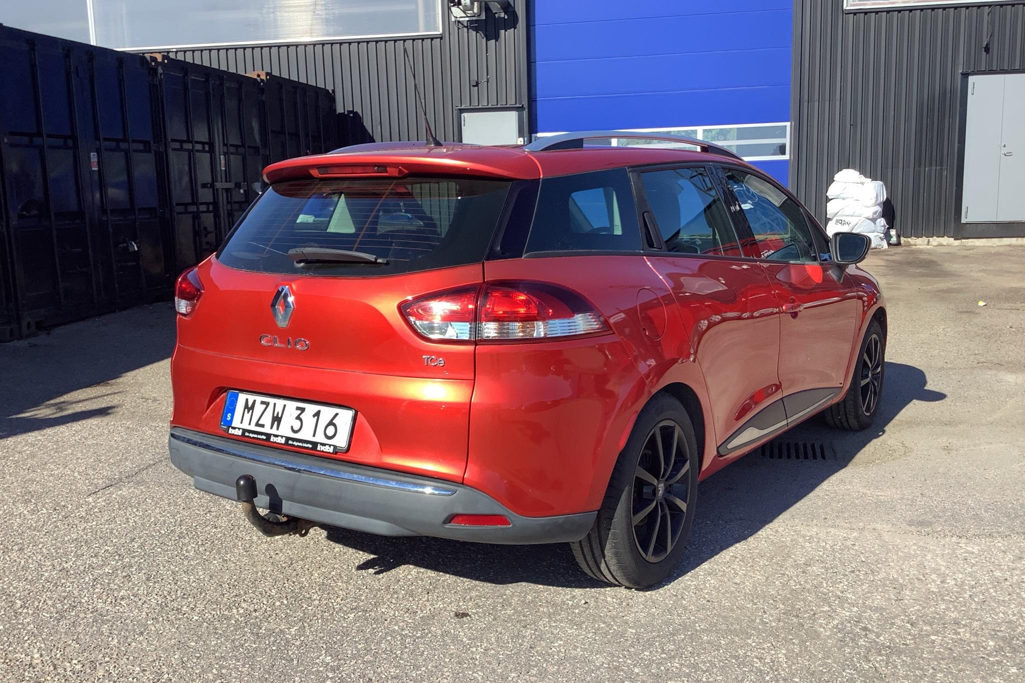 Renault Clio IV 0.9 TCe 90 Sports Tourer (90hk) - 98 820 km - Manual - red - 2015