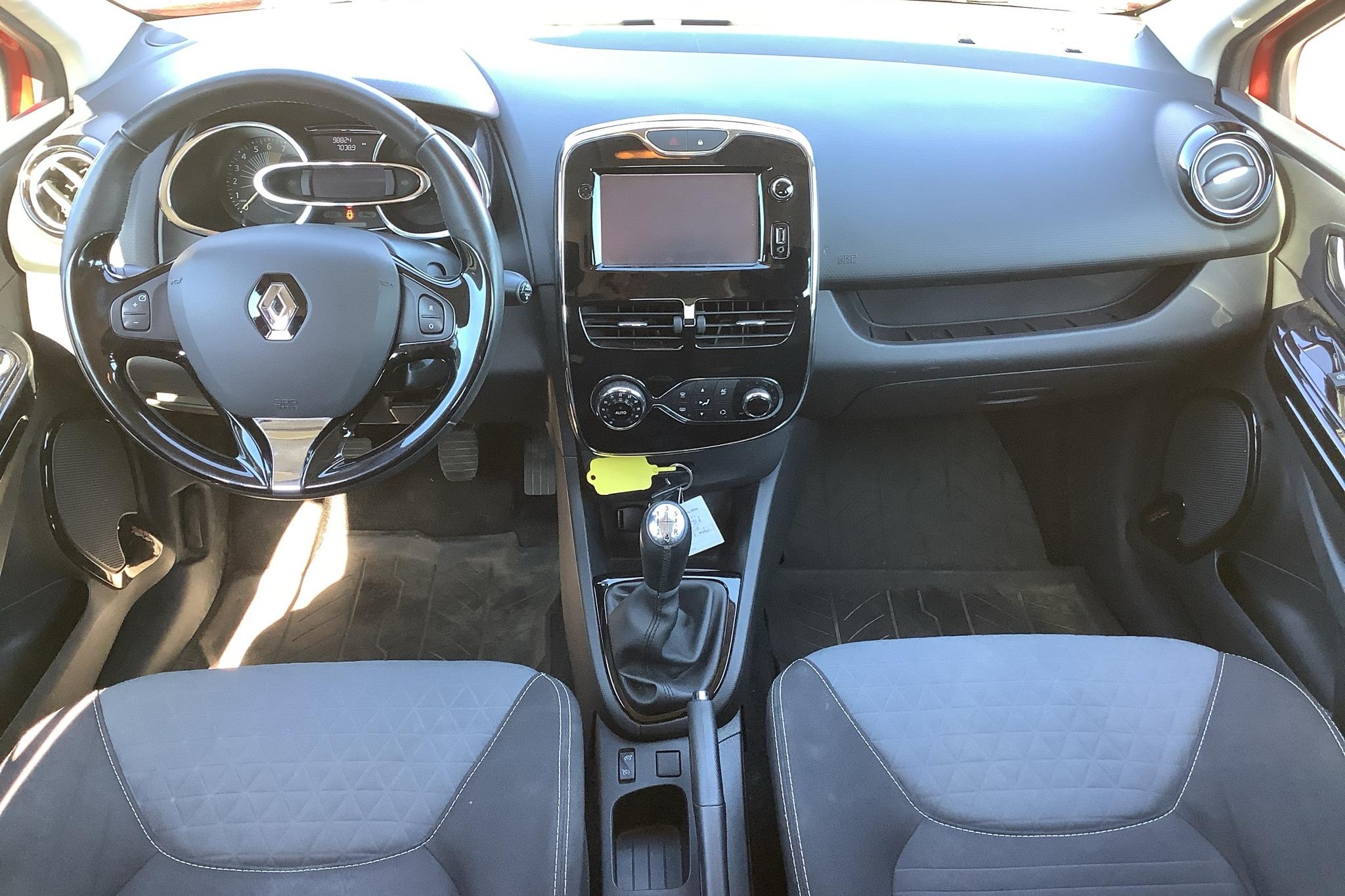 Renault Clio IV 0.9 TCe 90 Sports Tourer (90hk) - 98 820 km - Manuaalinen - punainen - 2015