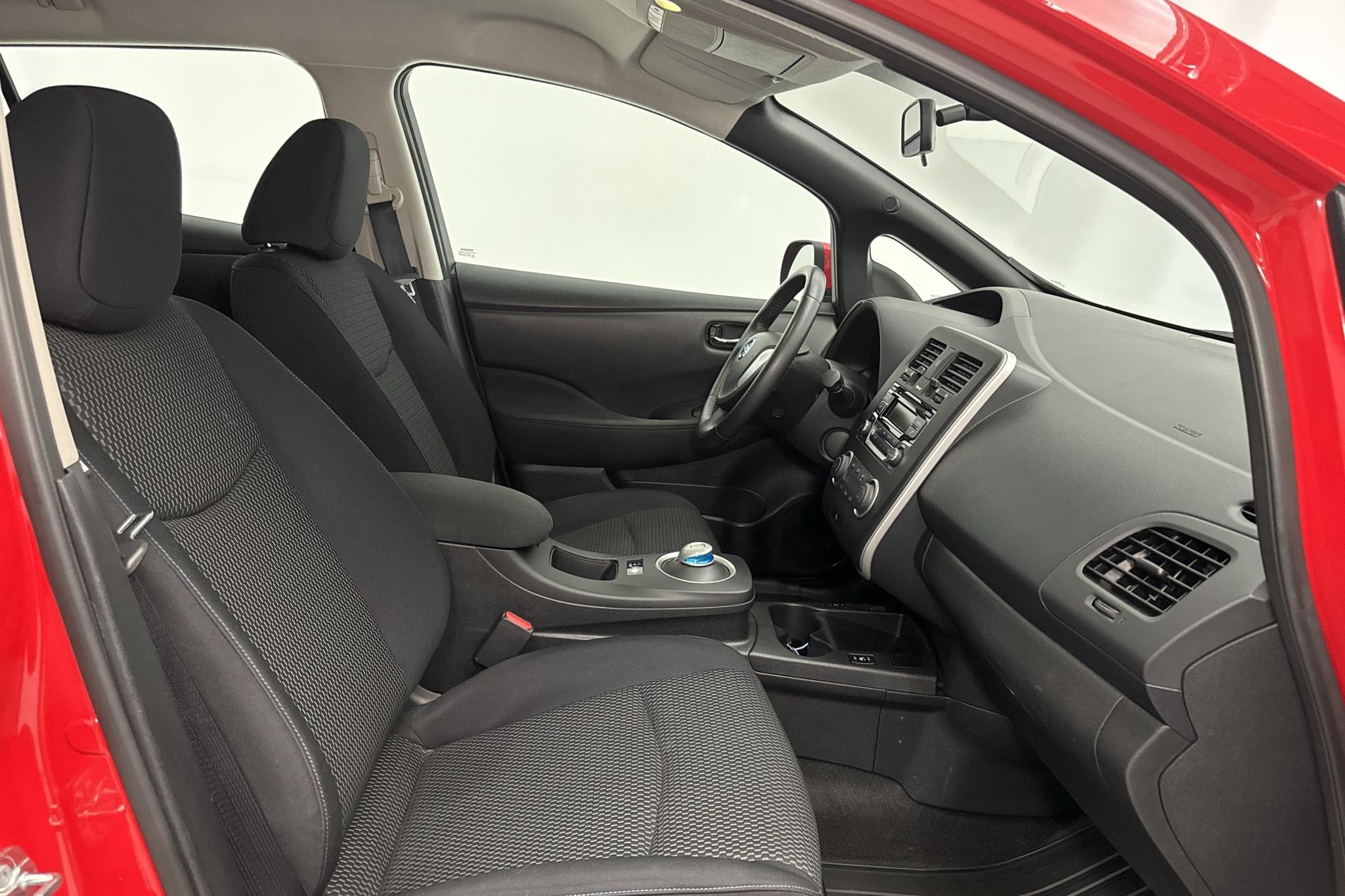 Nissan LEAF 5dr (109hk) - 1 356 mil - Automat - röd - 2017