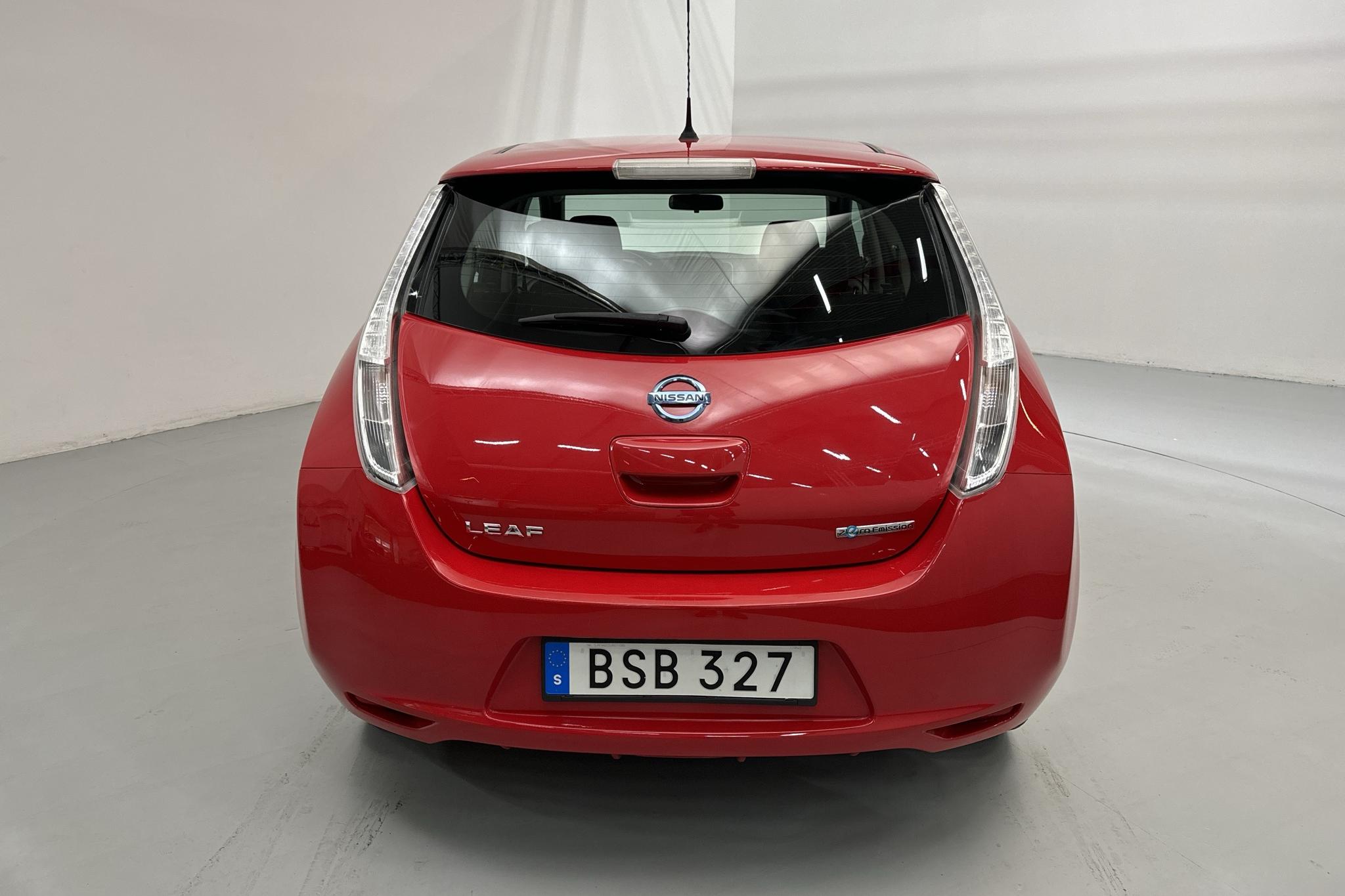 Nissan LEAF 5dr (109hk) - 13 560 km - Automatyczna - czerwony - 2017