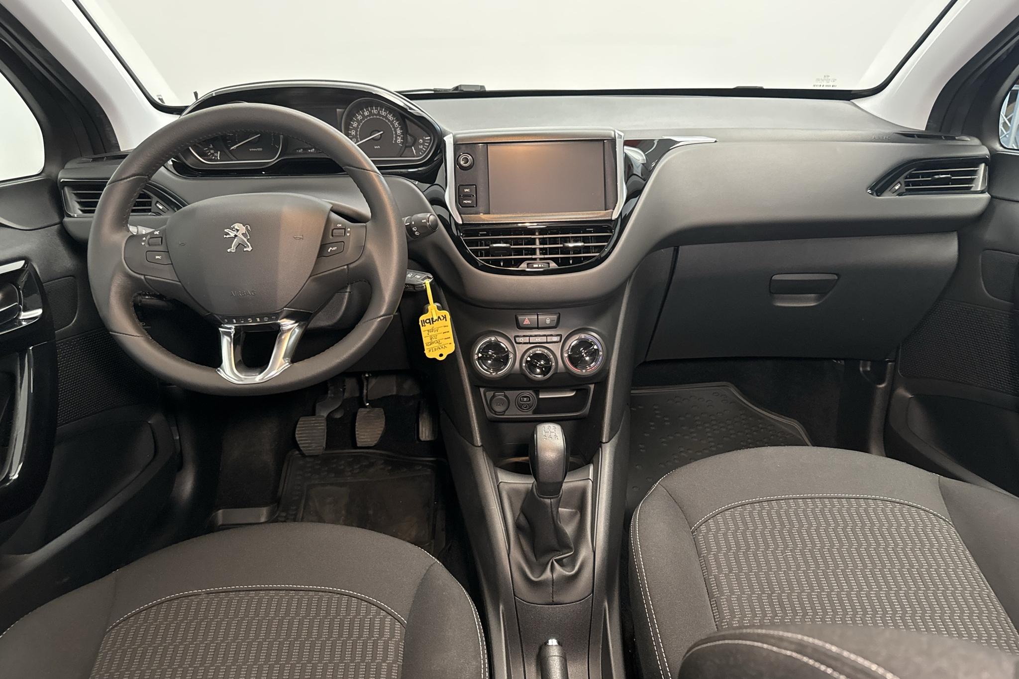 Peugeot 208 PureTech 5dr (82hk) - 2 680 km - Manualna - Dark Grey - 2018