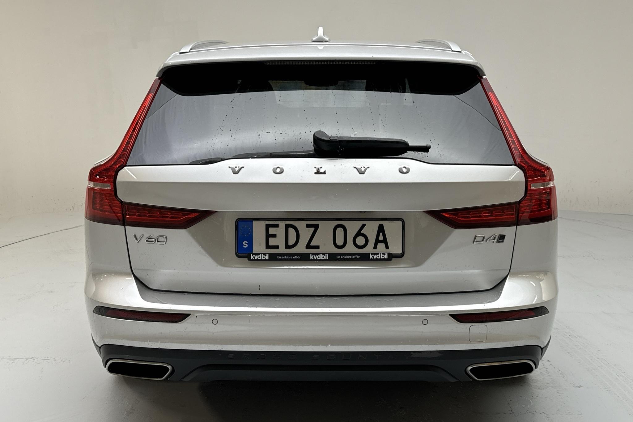 Volvo V60 D4 Cross Country AWD (190hk) - 14 951 mil - Automat - silver - 2020