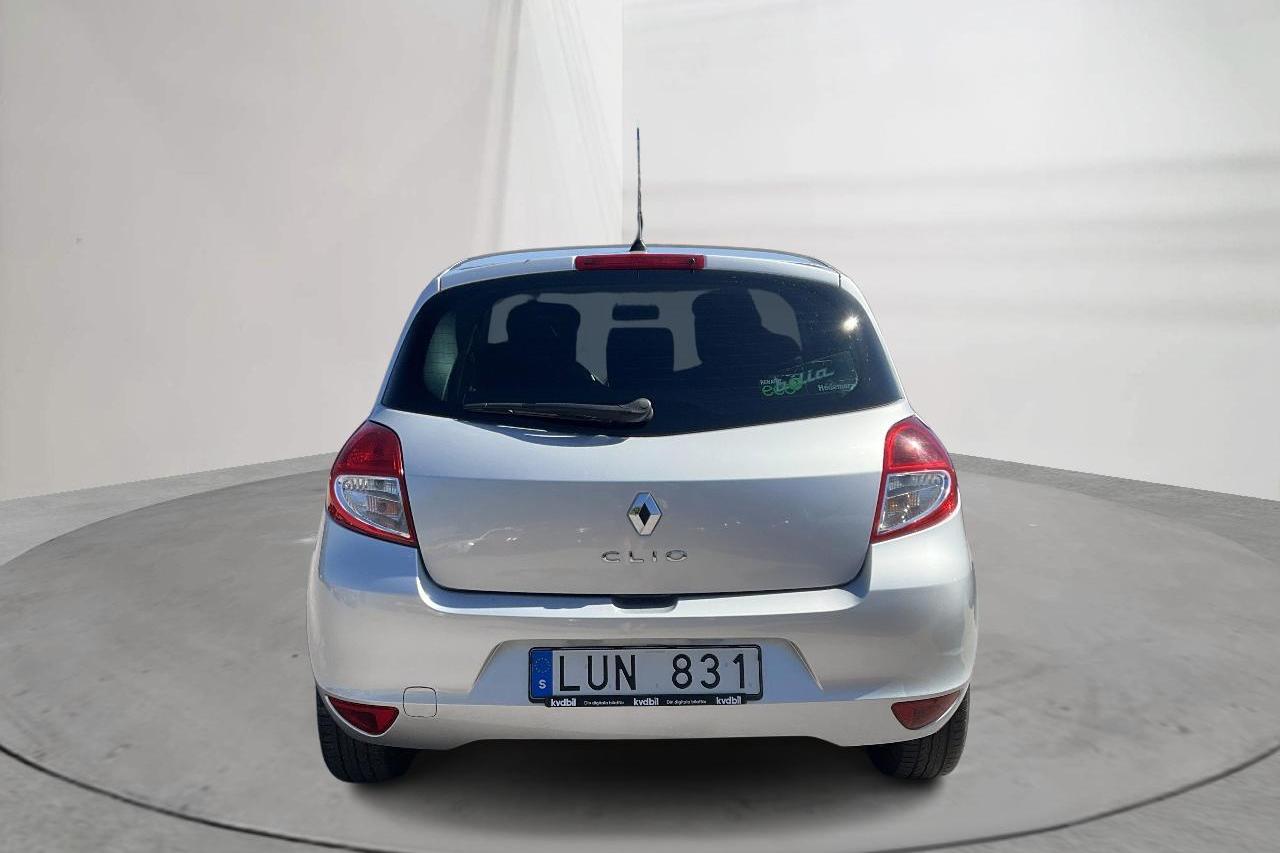 Renault Clio III 1.2 5dr (75hk) - 3 720 mil - Manuell - silver - 2011
