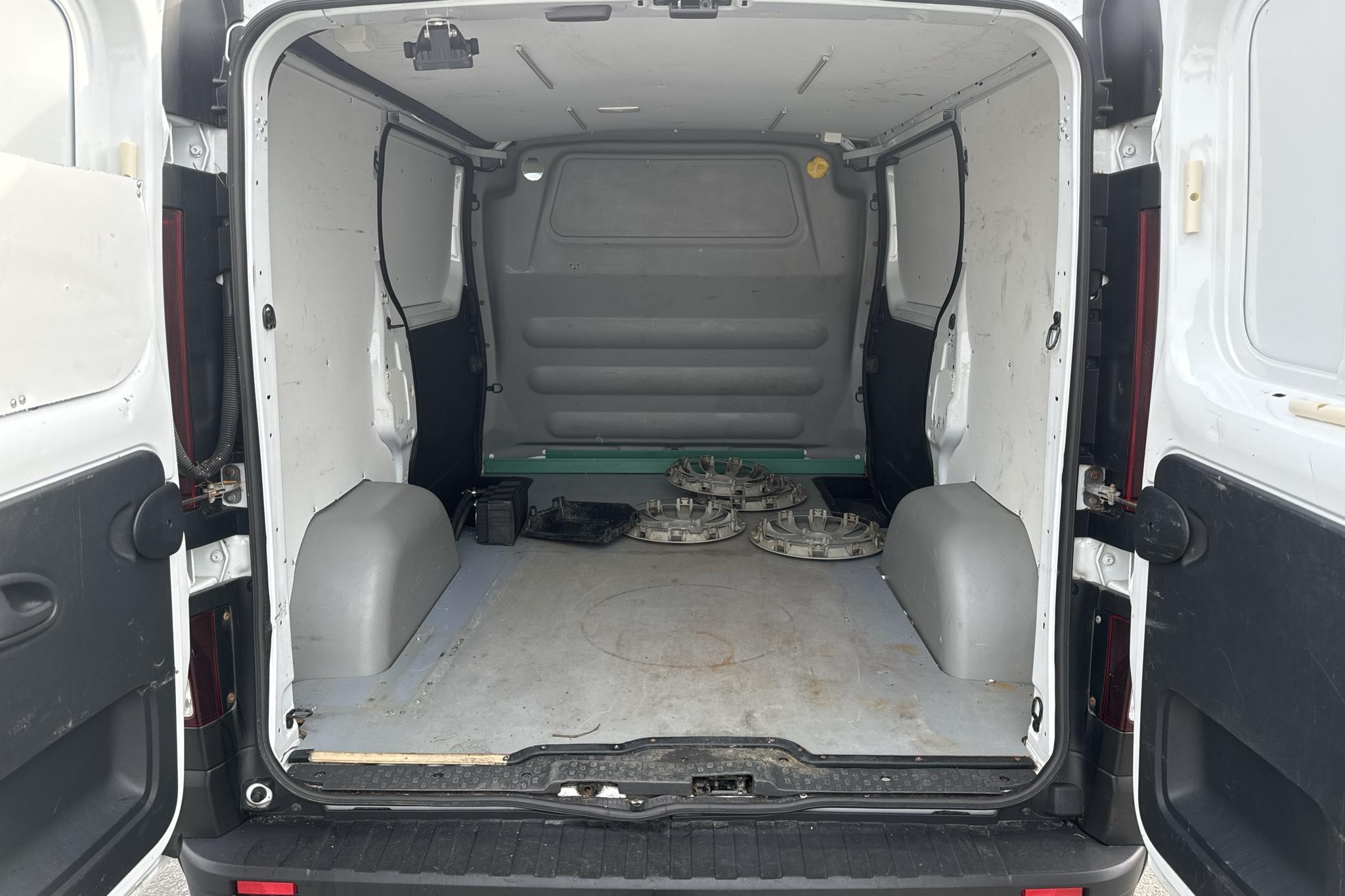 Opel Vivaro 1.6 CDTI (120hk) - 211 190 km - Manualna - biały - 2016