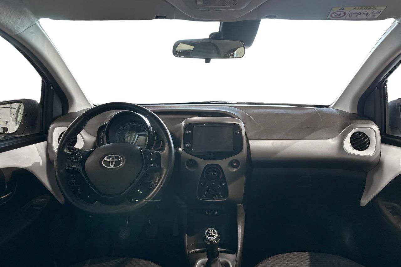 Toyota Aygo 1.0 5dr (72hk) - 9 680 mil - Manuell - vit - 2021