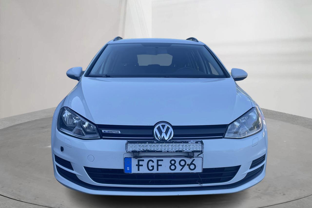 VW Golf VII 1.6 TDI BlueMotion Sportscombi (110hk) - 139 640 km - Manuaalinen - valkoinen - 2015