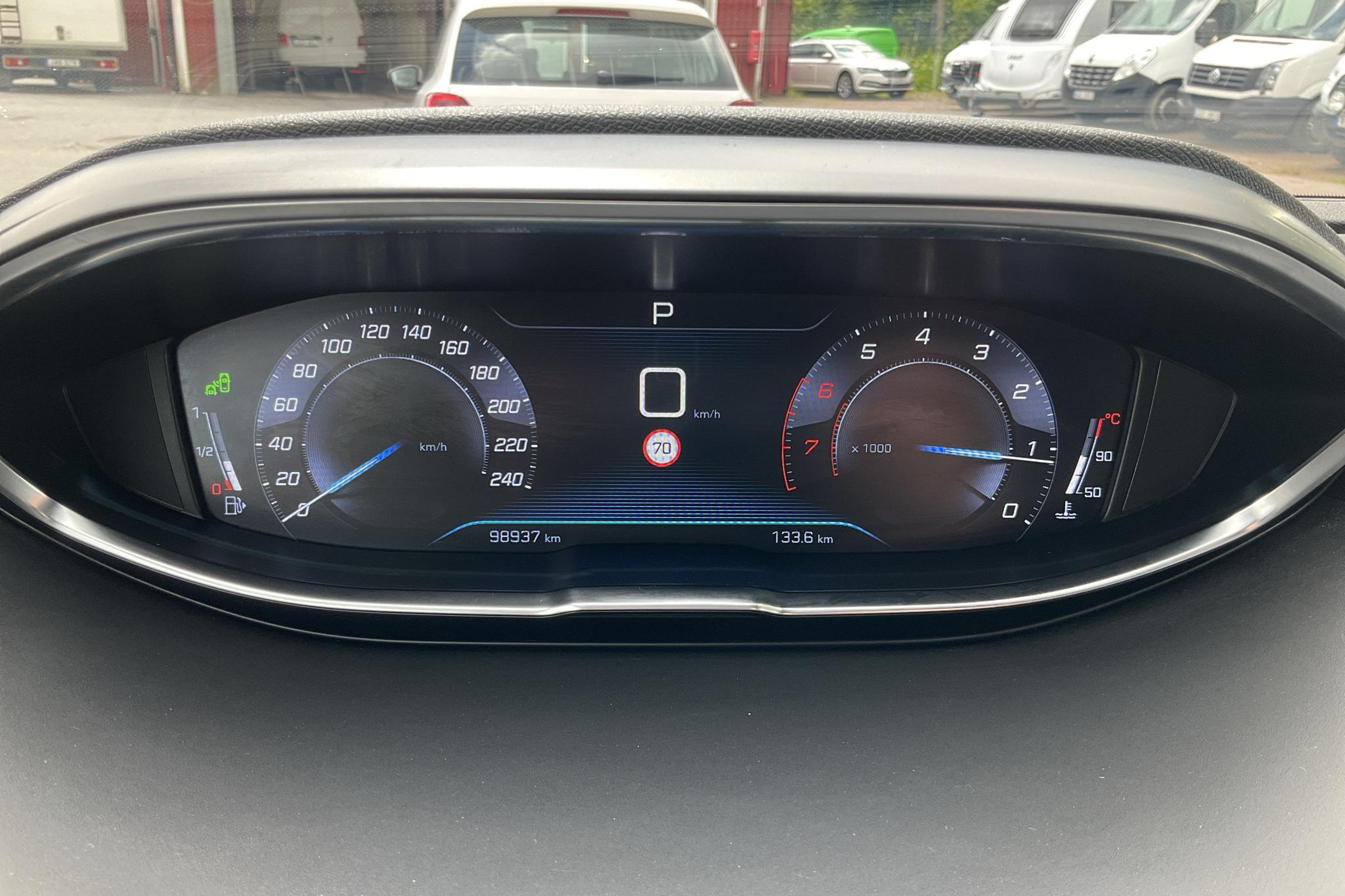 Peugeot 3008 1.6 PureTech (180hk) - 9 893 mil - Automat - Dark Red - 2019
