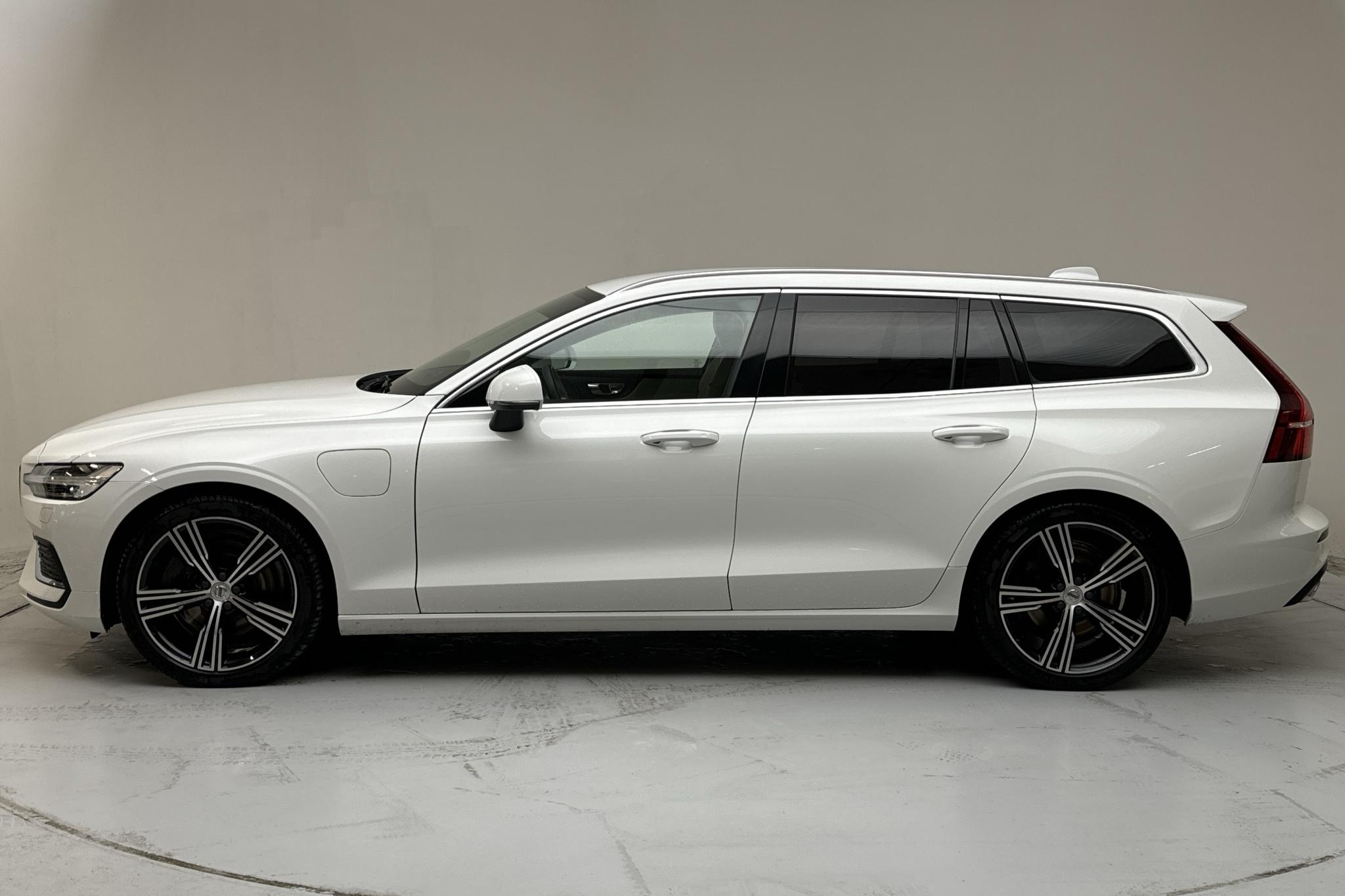Volvo V60 T6 AWD Recharge (340hk) - 93 880 km - Automatic - white - 2021