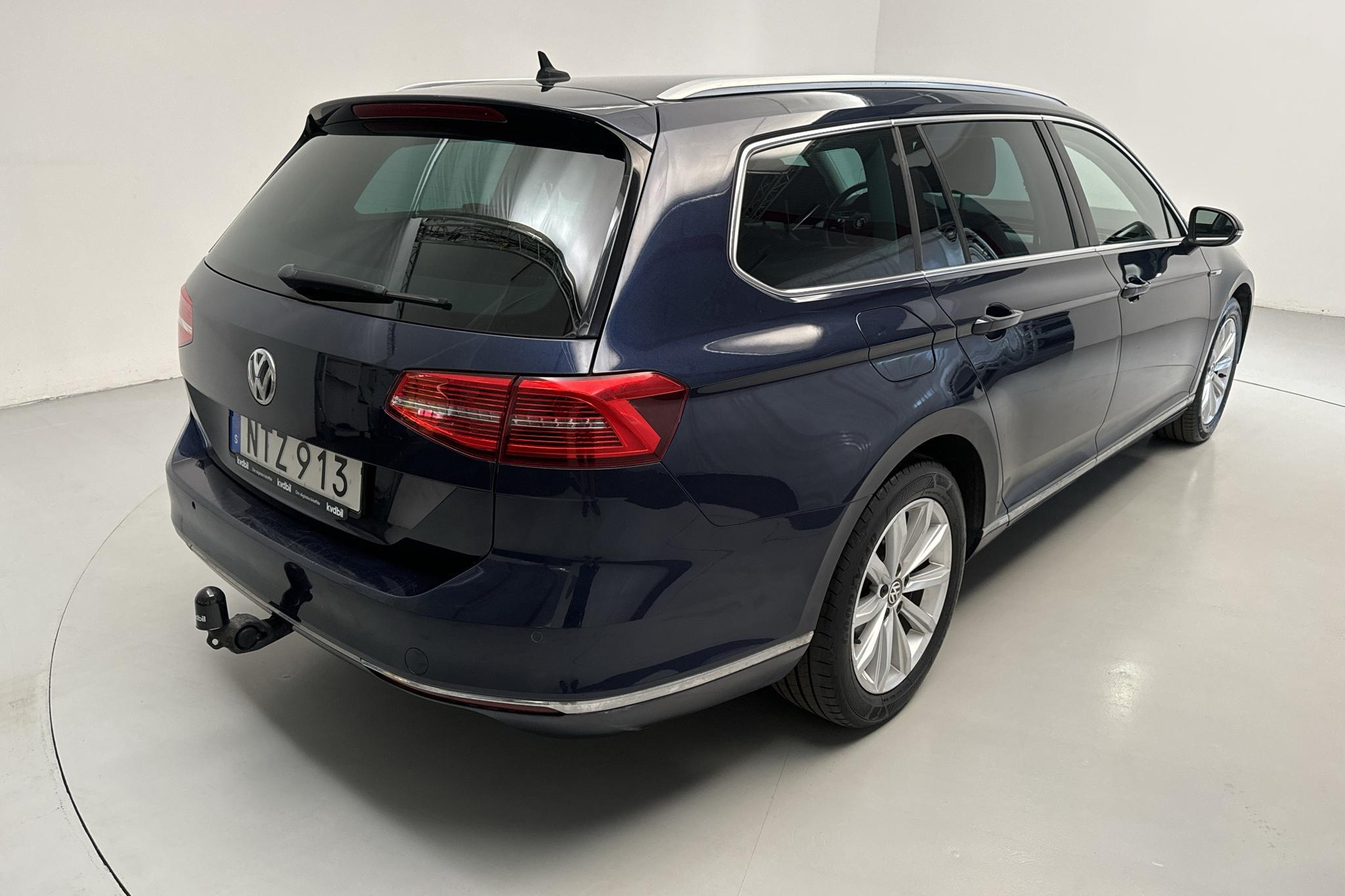 VW Passat 2.0 TDI Sportscombi 4MOTION (190hk) - 147 850 km - Automatyczna - Dark Blue - 2016