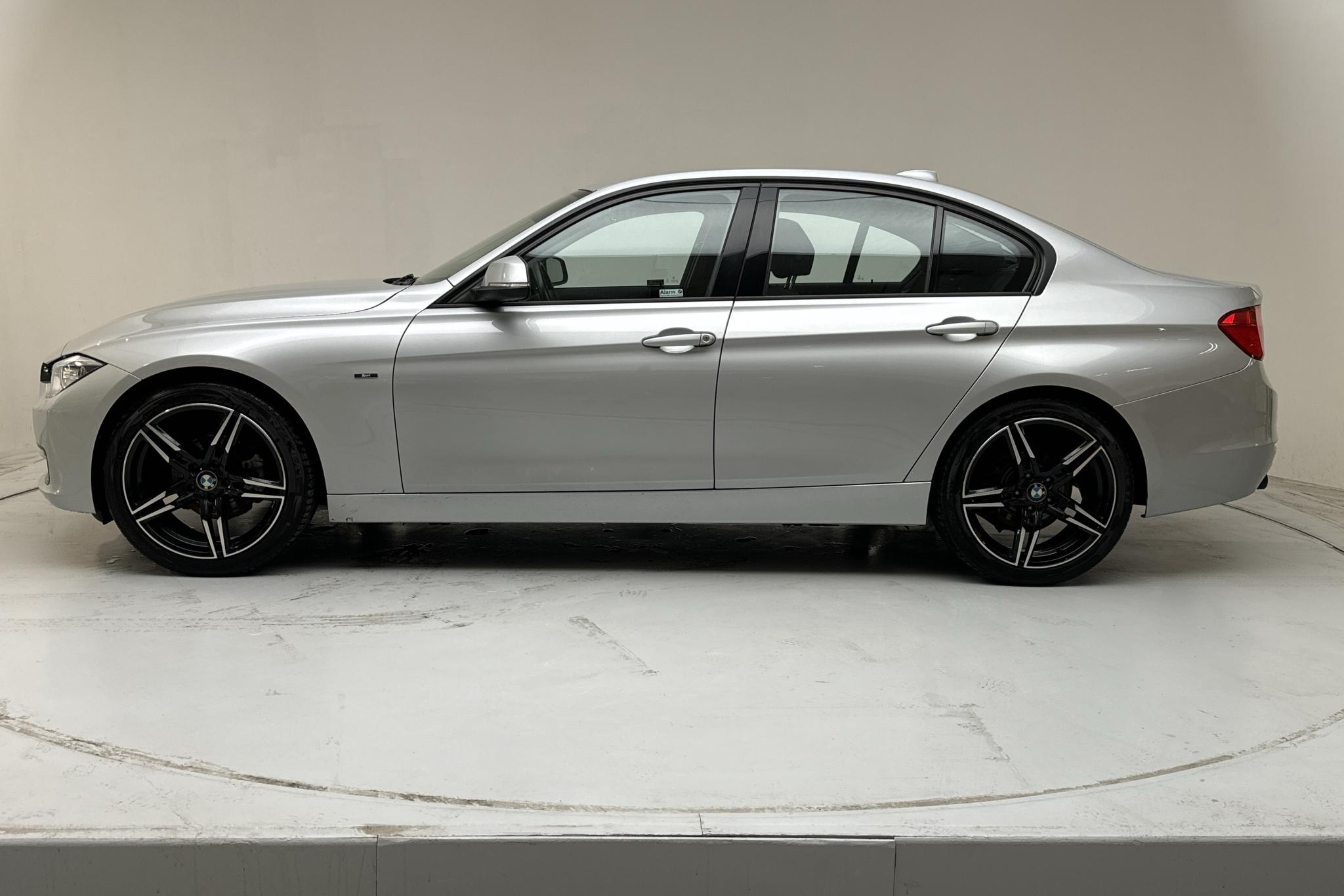 BMW 318d Sedan, F30 (143hk) - 131 870 km - Manual - silver - 2015