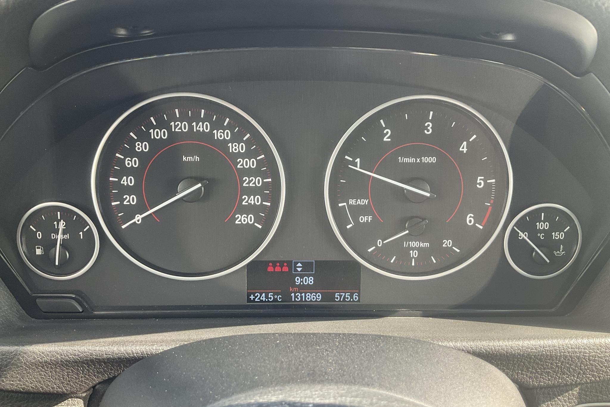 BMW 318d Sedan, F30 (143hk) - 131 870 km - Manualna - srebro - 2015