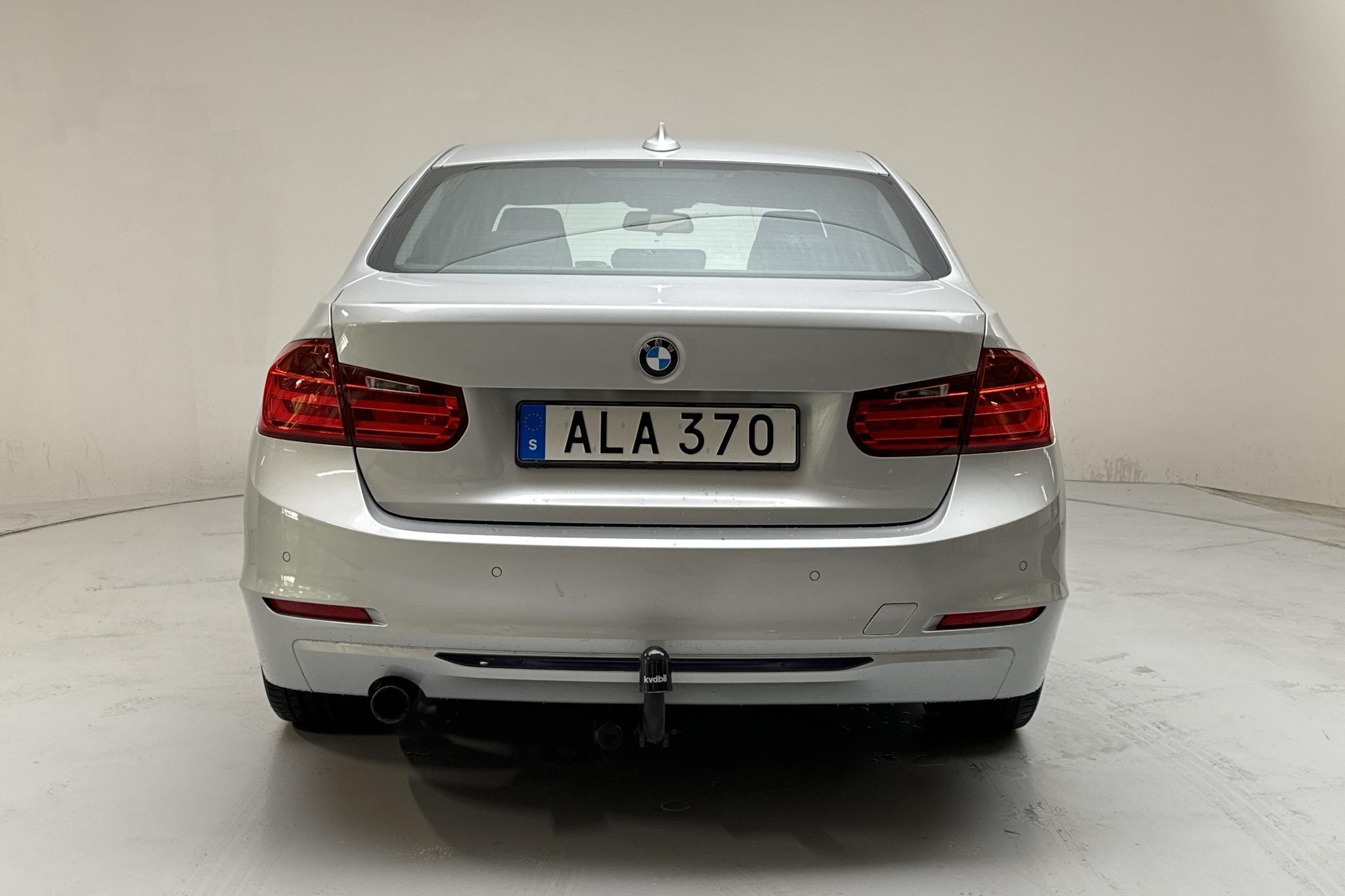BMW 318d Sedan, F30 (143hk) - 131 870 km - Manual - silver - 2015