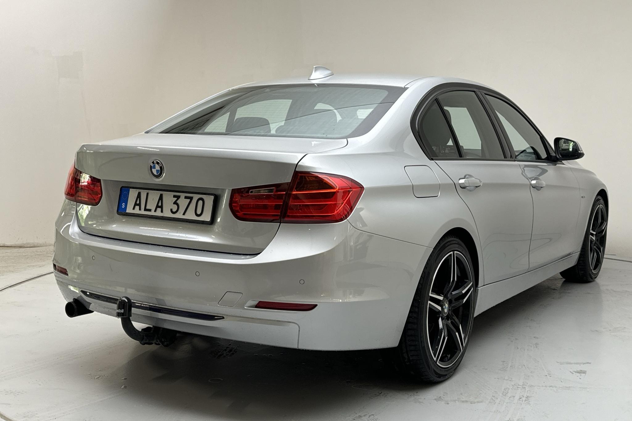 BMW 318d Sedan, F30 (143hk) - 13 187 mil - Manuell - silver - 2015