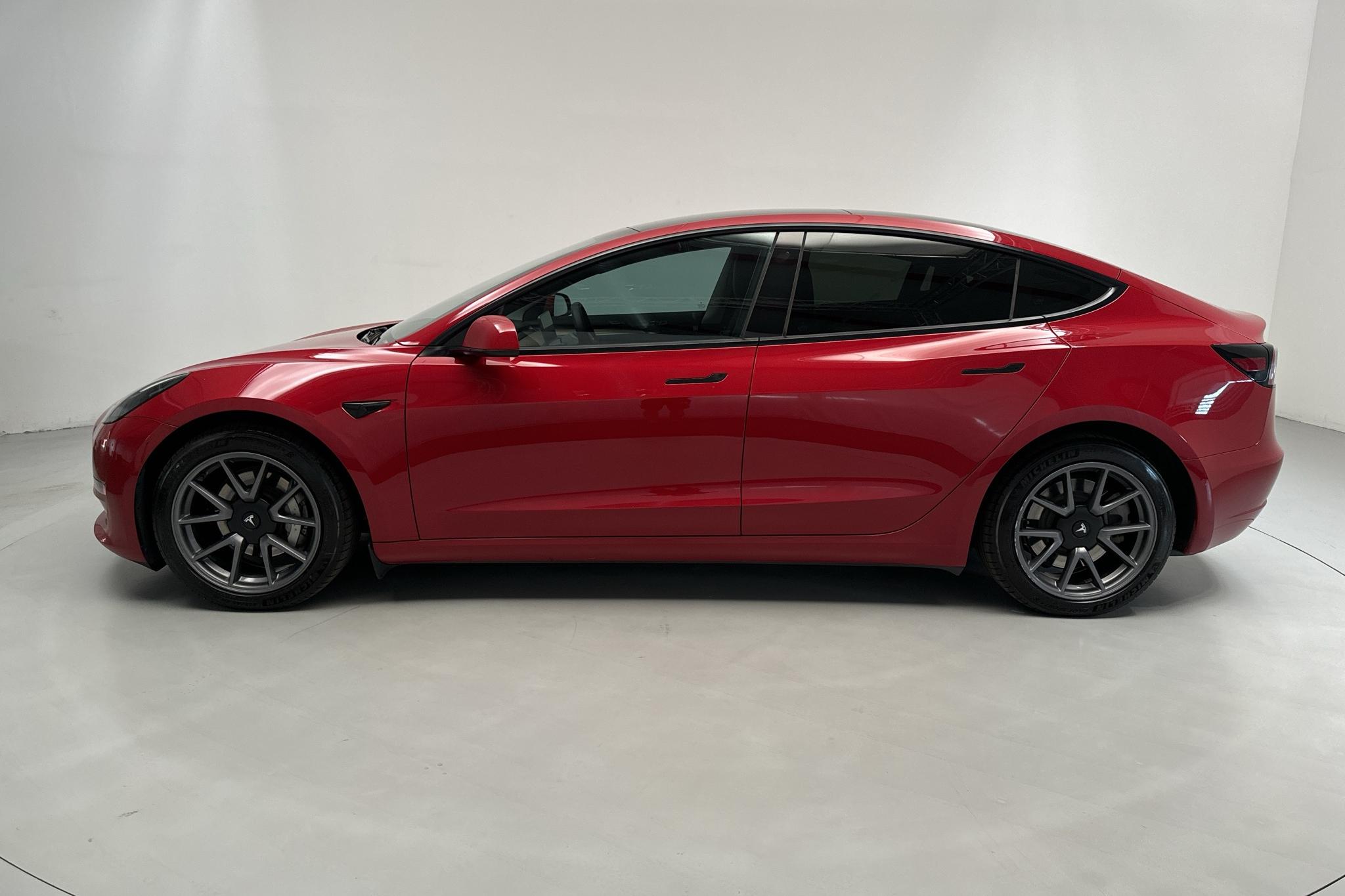 Tesla Model 3 Long Range Dual Motor AWD - 77 510 km - Automaattinen - punainen - 2021