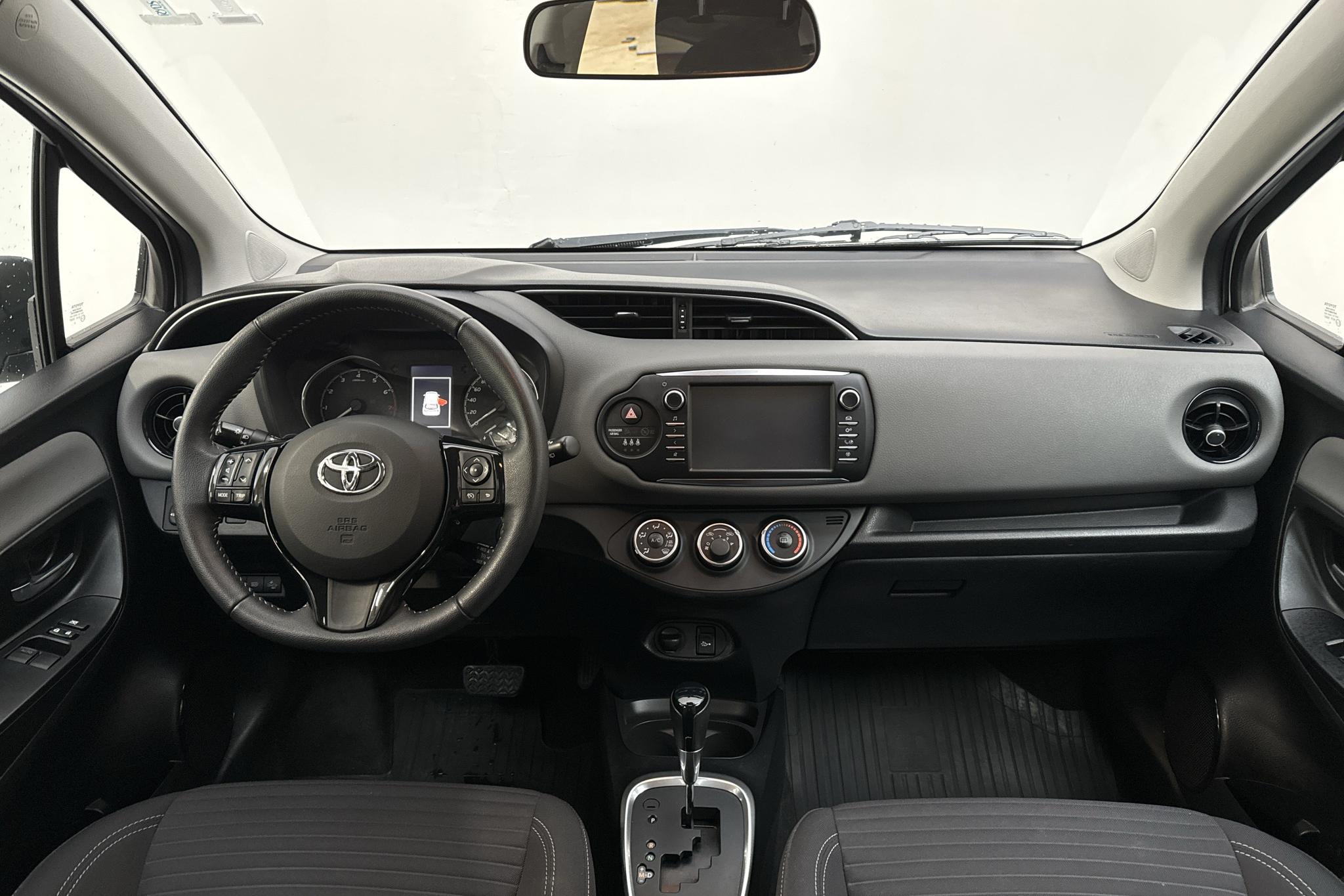 Toyota Yaris 1.5 5dr (111hk) - 42 840 km - Automatic - silver - 2019