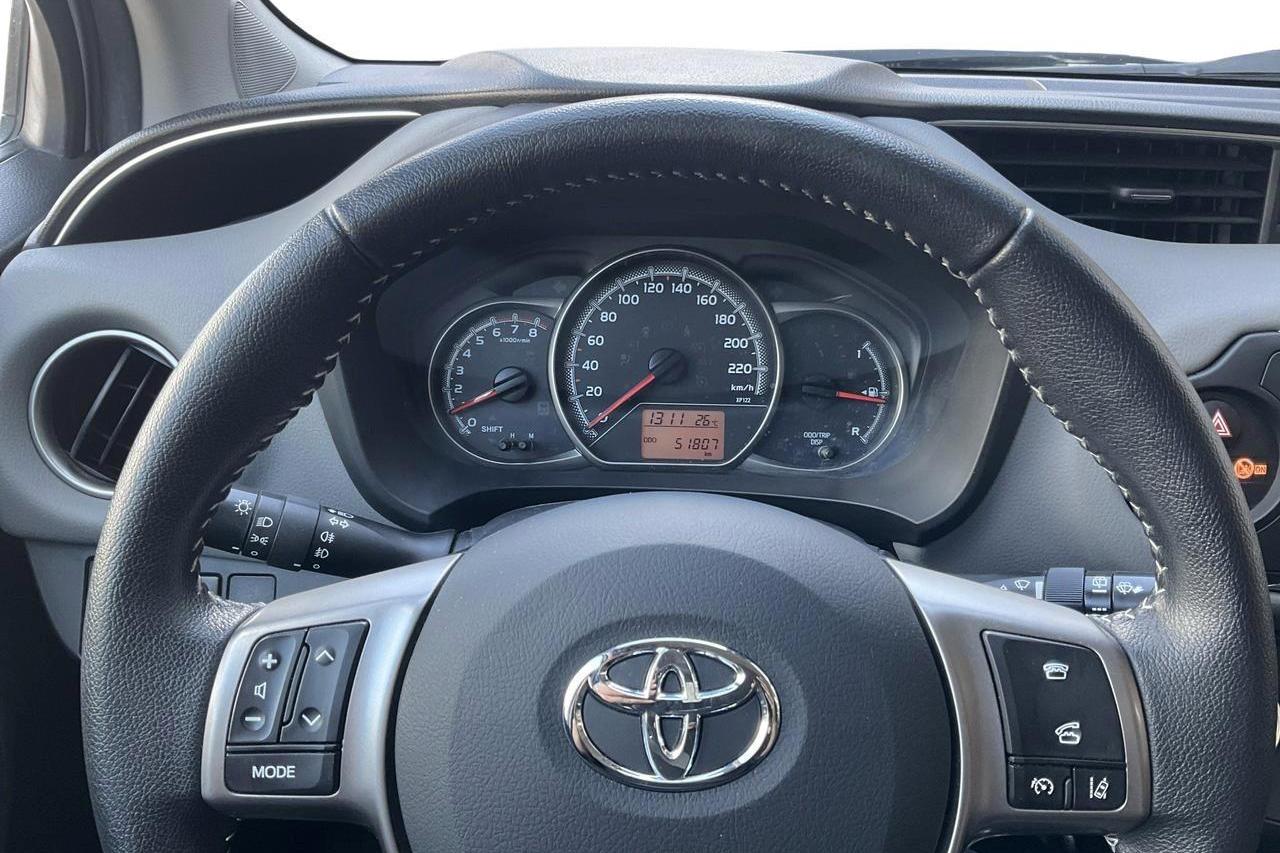 Toyota Yaris 1.33 5dr (100hk) - 51 800 km - Manual - white - 2016