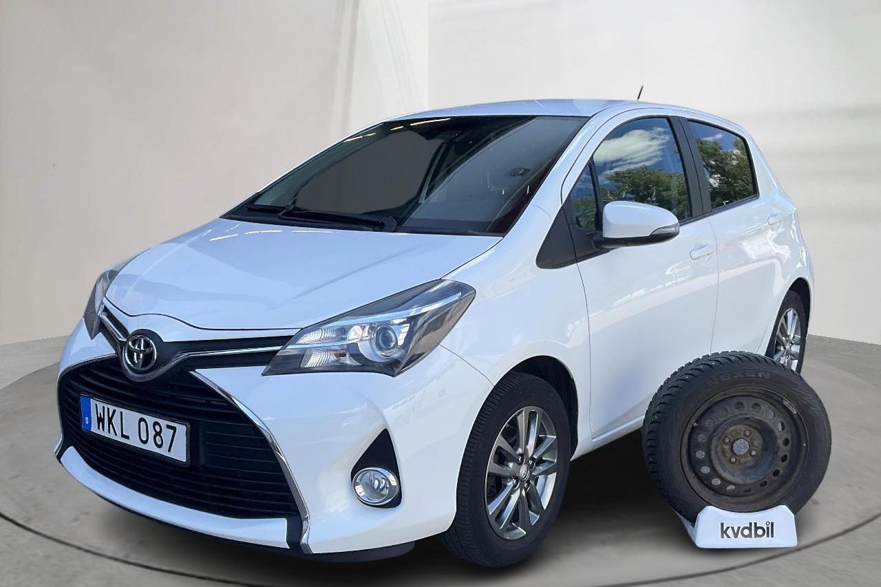 Toyota Yaris 1.33 5dr (100hk) - 51 800 km - Manualna - biały - 2016