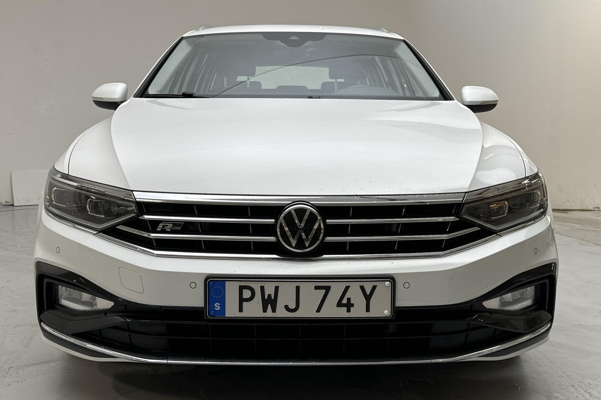 VW Passat 2.0 TDI Sportscombi 4Motion (200hk) - 14 825 mil - Automat - vit - 2022