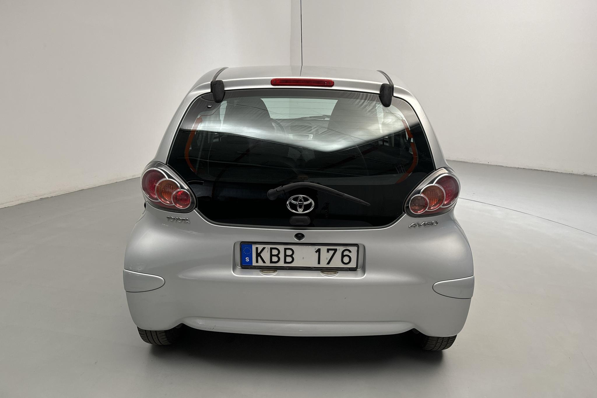 Toyota Aygo 1.0 VVT-i 5dr (68hk) - 91 560 km - Automatyczna - srebro - 2012
