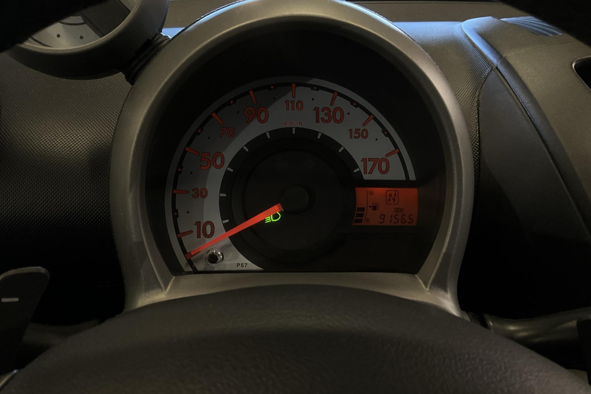 Toyota Aygo 1.0 VVT-i 5dr (68hk) - 91 560 km - Automaattinen - hopea - 2012