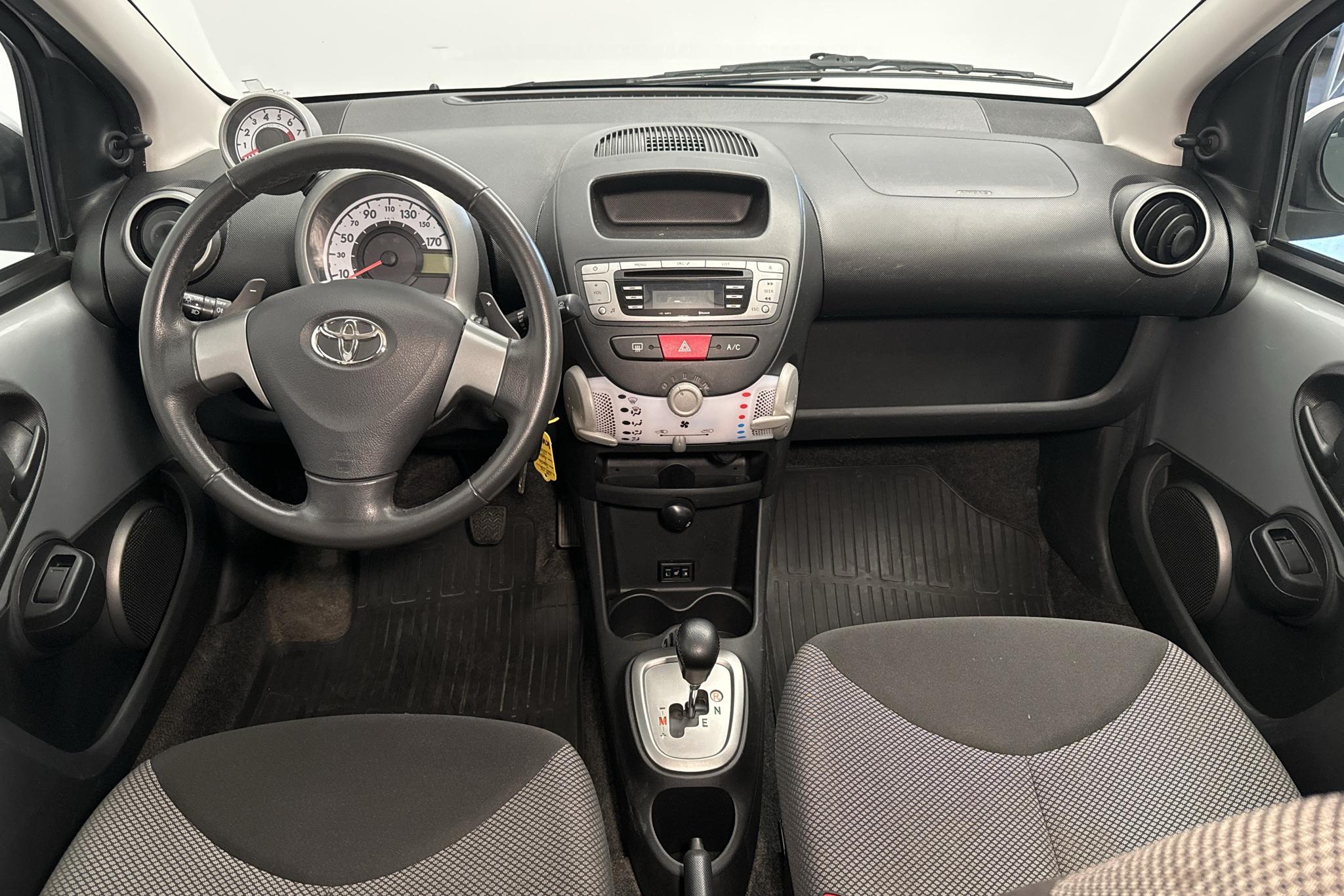 Toyota Aygo 1.0 VVT-i 5dr (68hk) - 91 560 km - Automaattinen - hopea - 2012