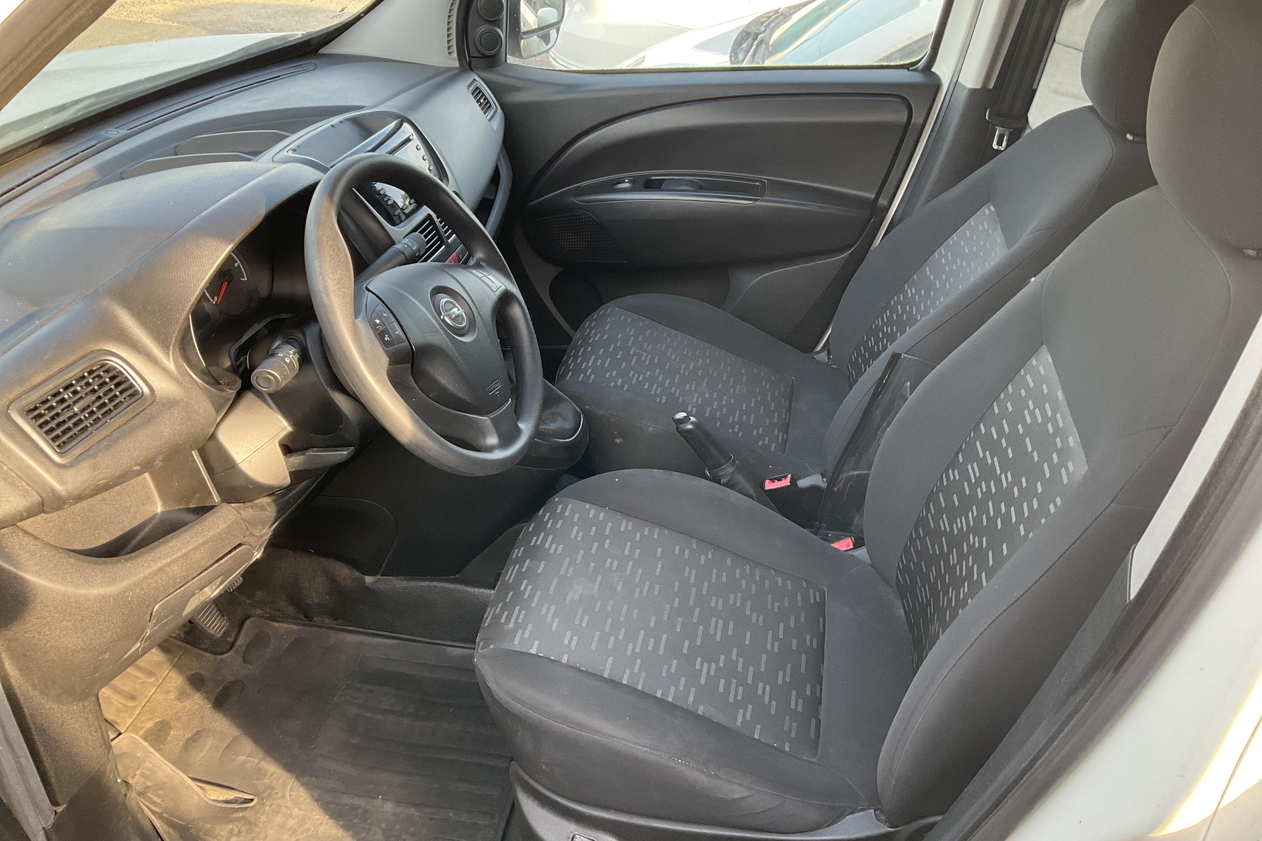 Opel Combo 1.6 CDTI Skåp (105hk) - 0 km - Käsitsi - valge - 2018