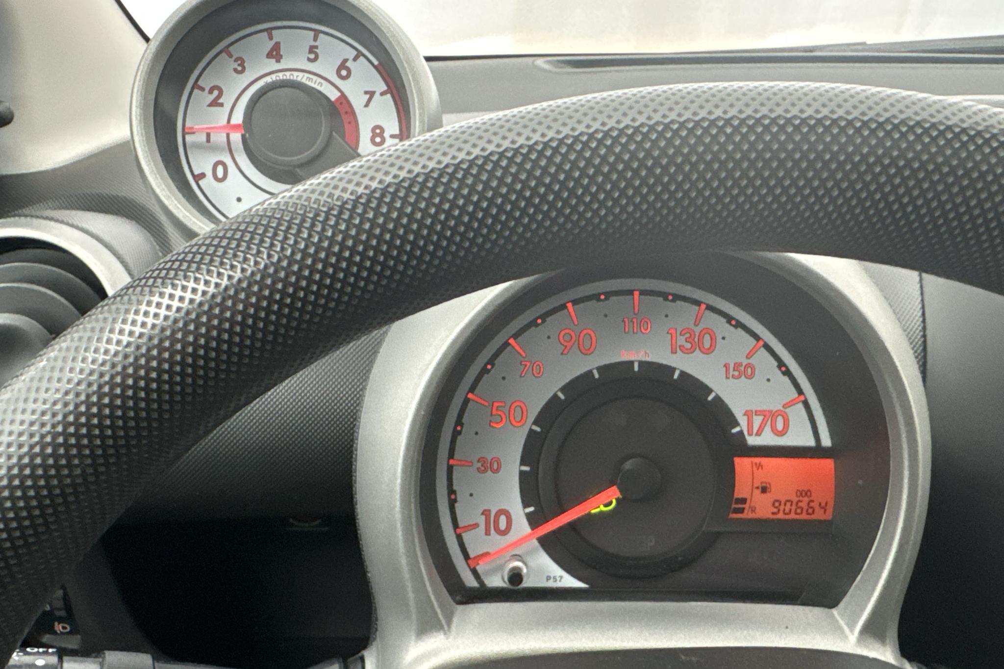 Toyota Aygo 1.0 VVT-i 5dr (68hk) - 90 660 km - Manualna - czarny - 2014