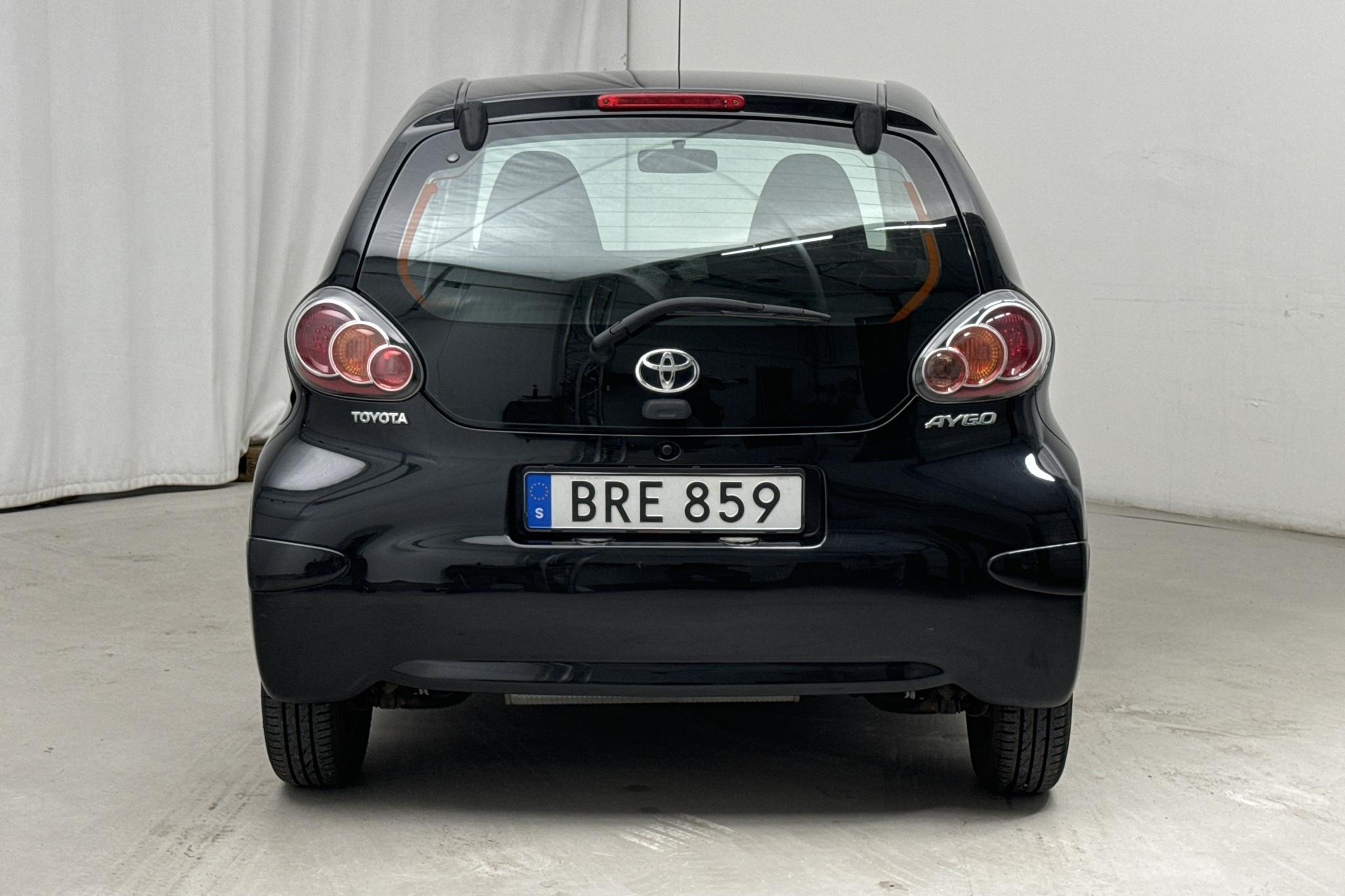 Toyota Aygo 1.0 VVT-i 5dr (68hk) - 90 660 km - Manualna - czarny - 2014