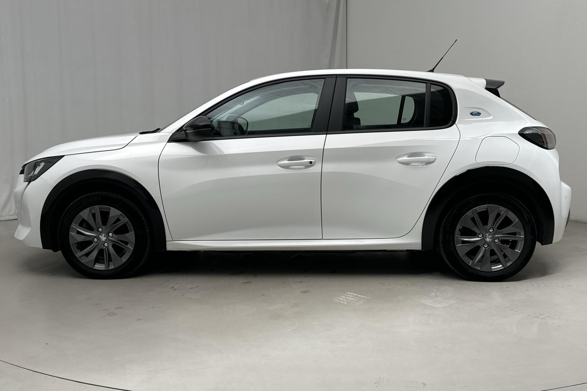 Peugeot e-208 50 kWh 5dr (136hk) - 30 350 km - Automatyczna - biały - 2022