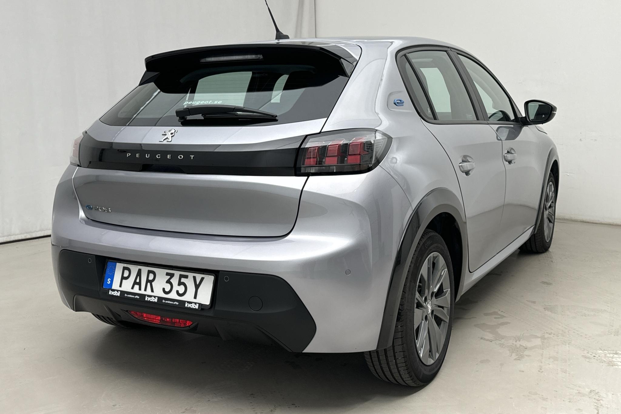 Peugeot e-208 50 kWh 5dr (136hk) - 23 040 km - Automatyczna - szary - 2022