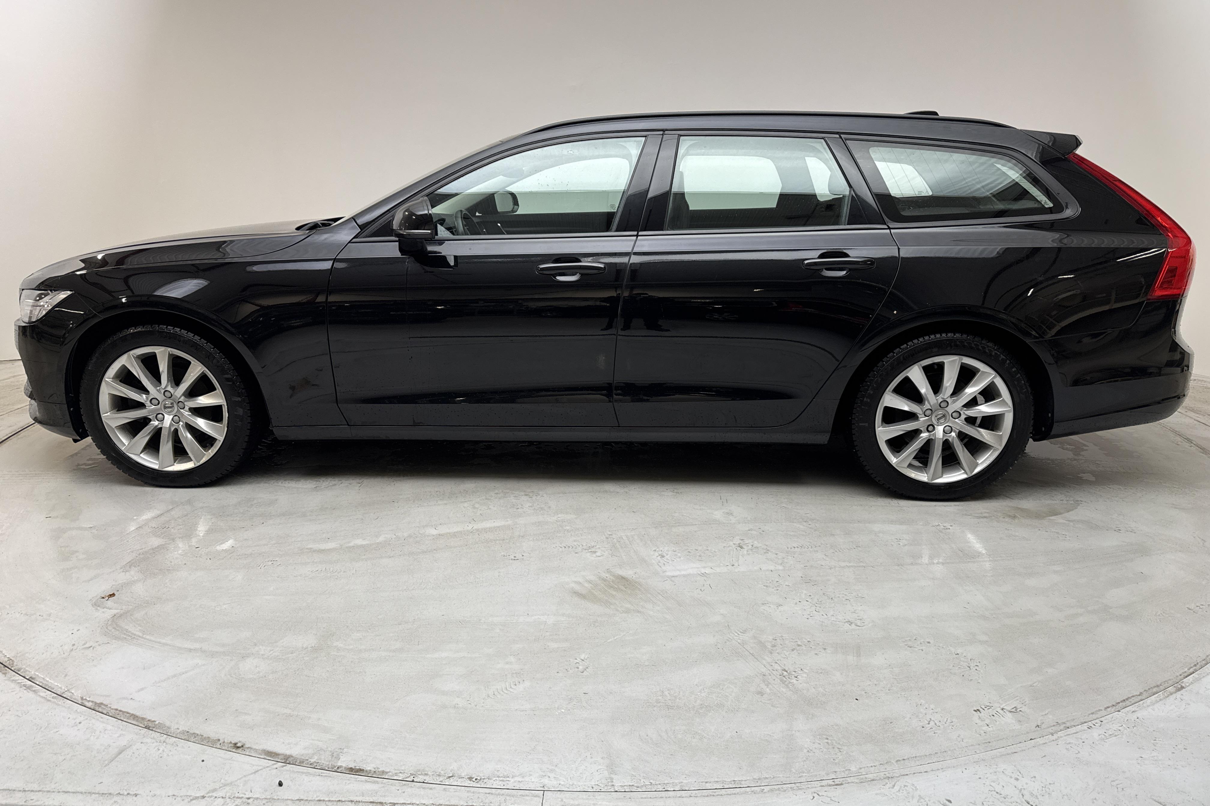 Volvo V90 D3 (150hk) - 16 993 mil - Automat - svart - 2018