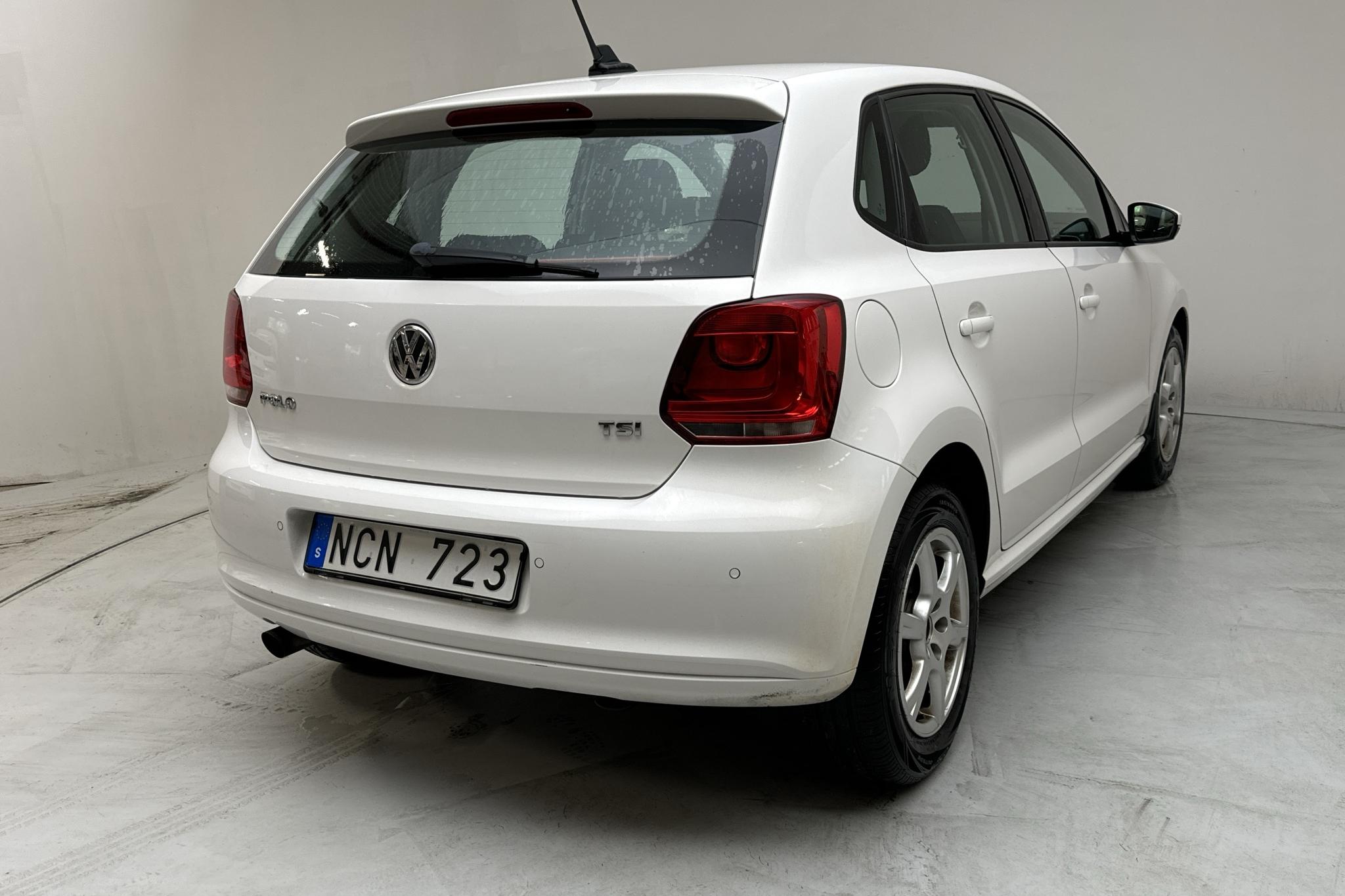 VW Polo 1.2 TSI 5dr (90hk) - 142 270 km - Manualna - biały - 2013