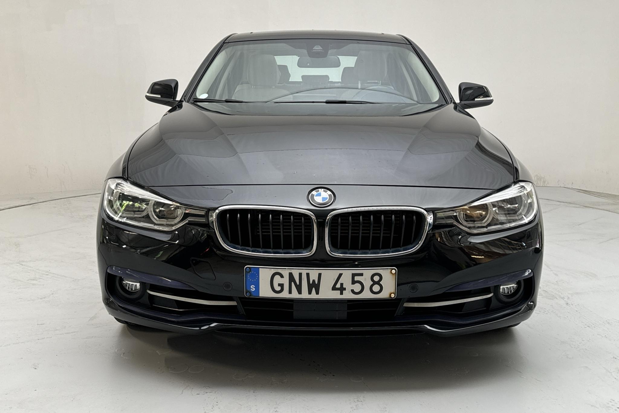 BMW 330e Sedan, F30 (252hk) - 51 730 km - Automaatne - must - 2016