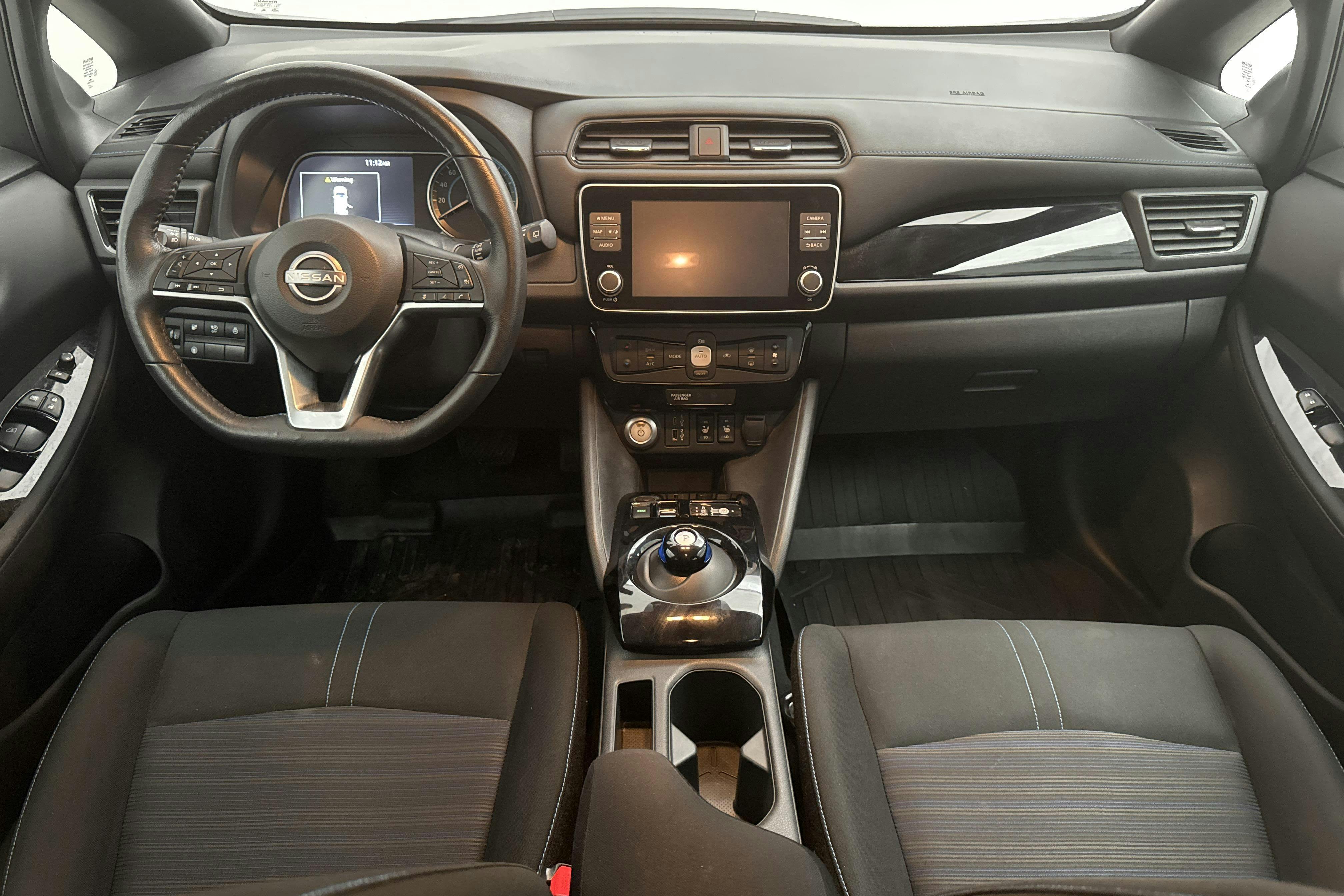 Nissan LEAF 5dr 39 kWh (150hk) - 4 805 mil - Automat - grå - 2022