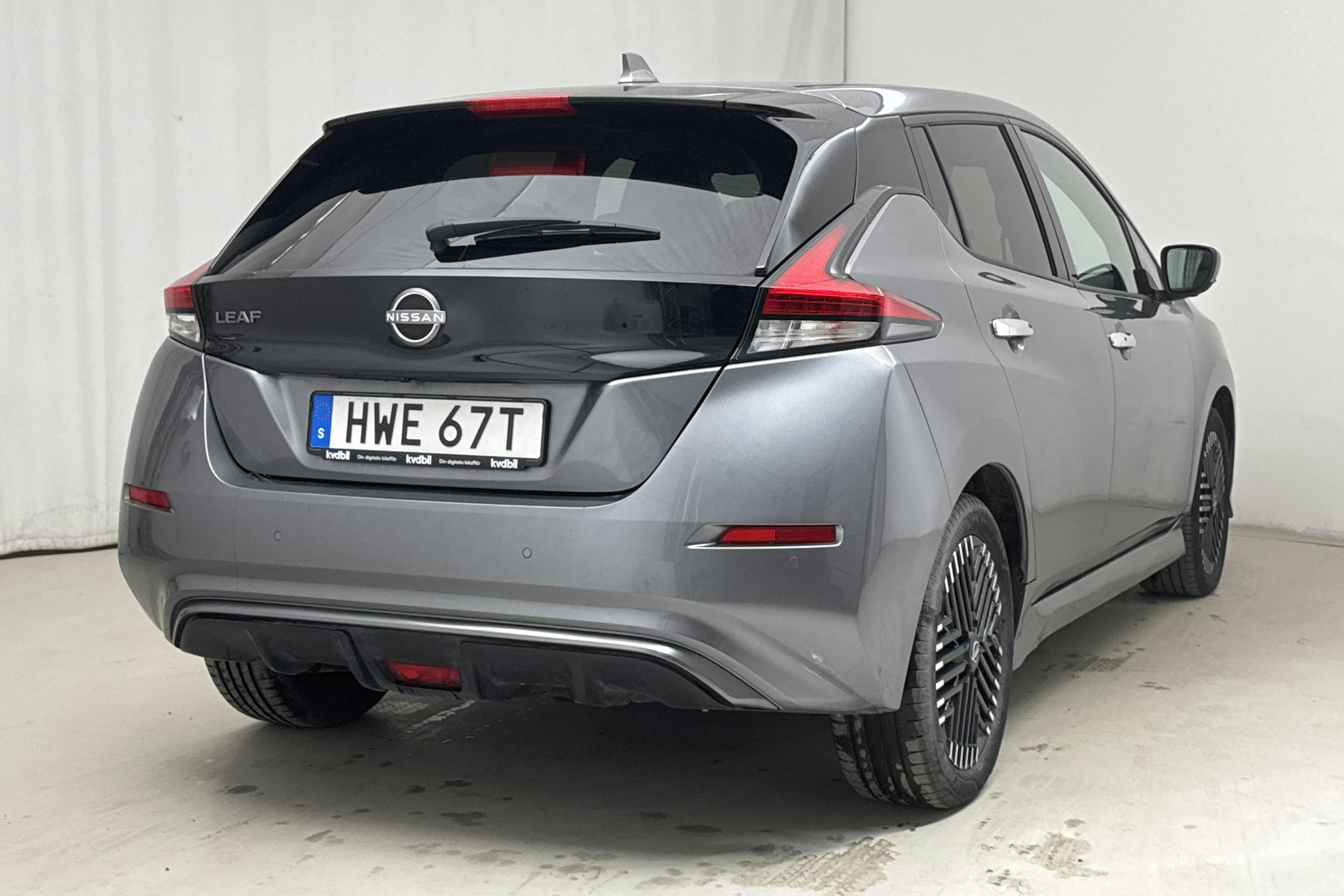 Nissan LEAF 5dr 39 kWh (150hk) - 4 805 mil - Automat - grå - 2022