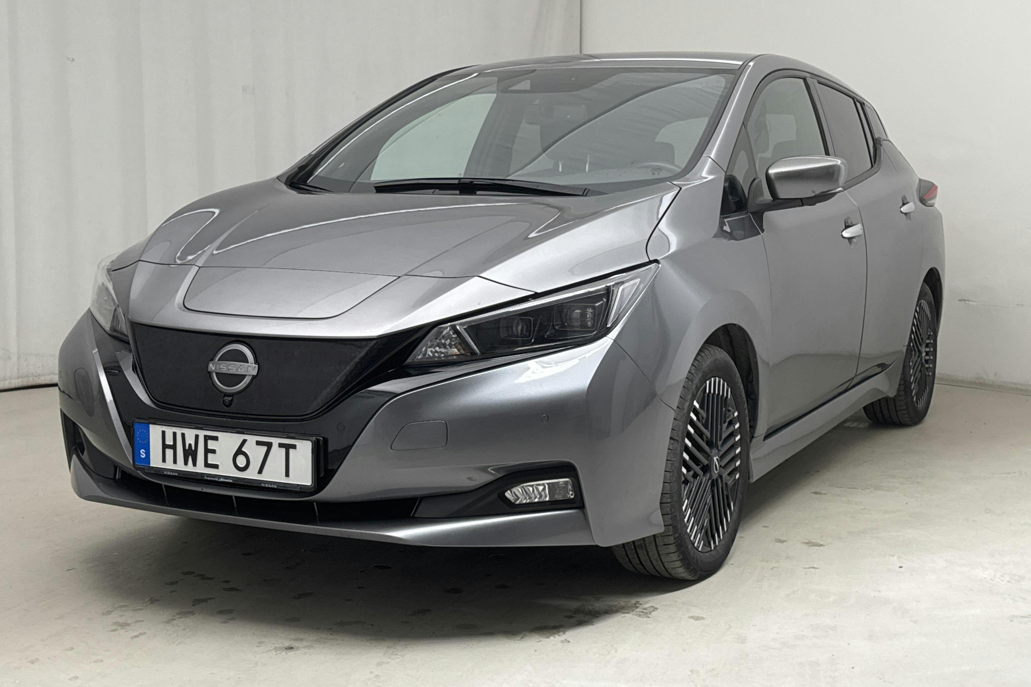 Nissan LEAF 5dr 39 kWh (150hk) - 4 805 mil - Automat - grå - 2022