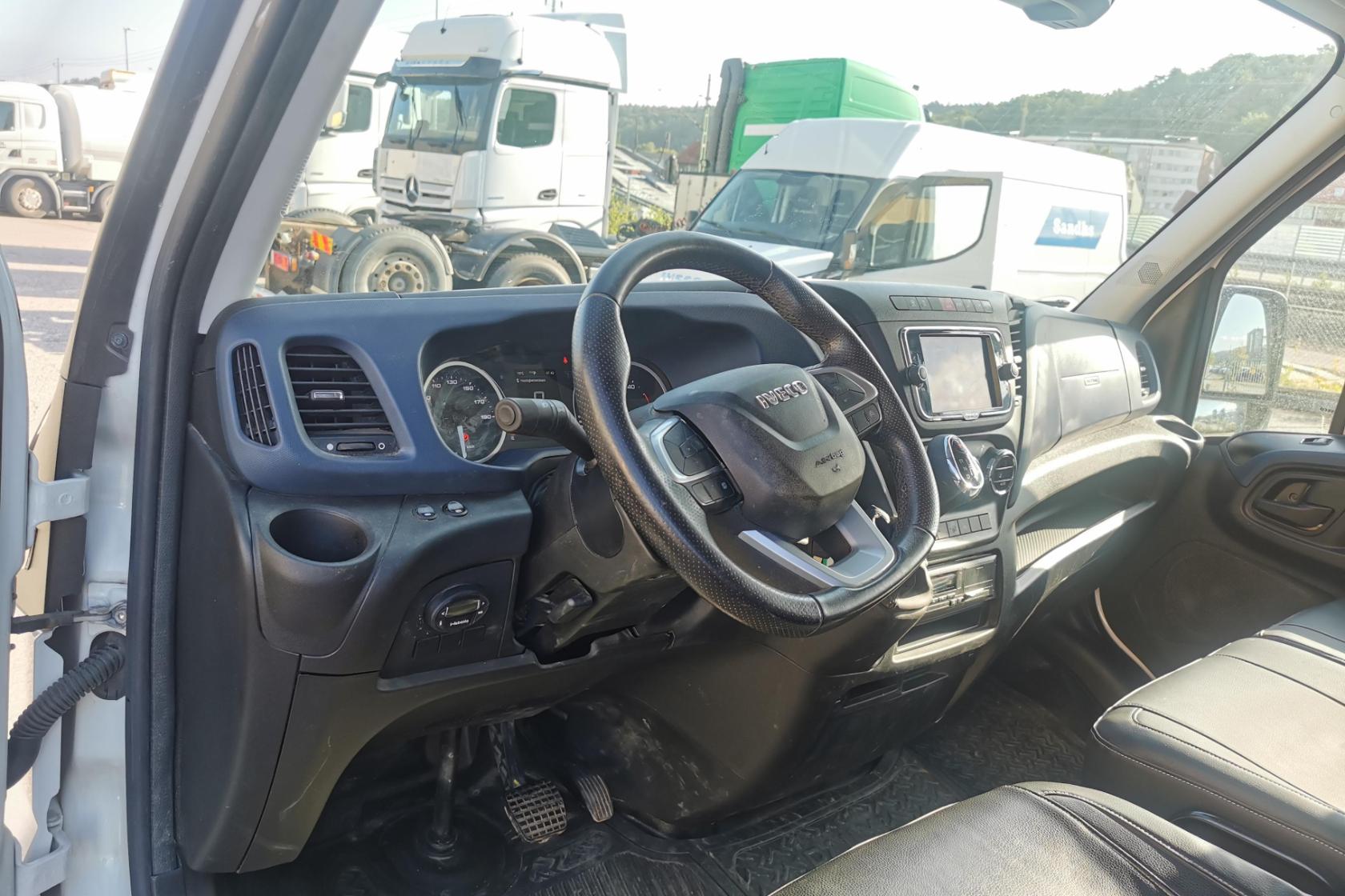 IVECO DAILY 50C18H - 68 621 km - Automatyczna - biały - 2021