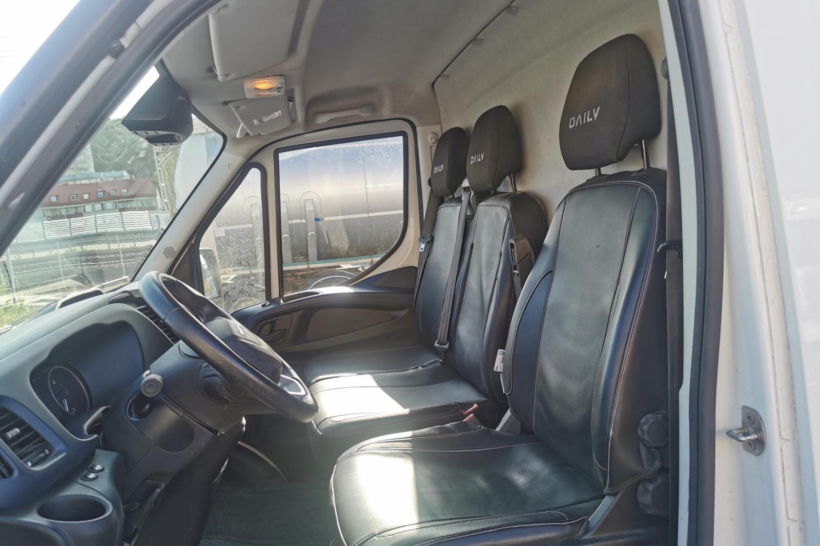 IVECO DAILY 50C18H - 68 621 km - Automatic - white - 2021