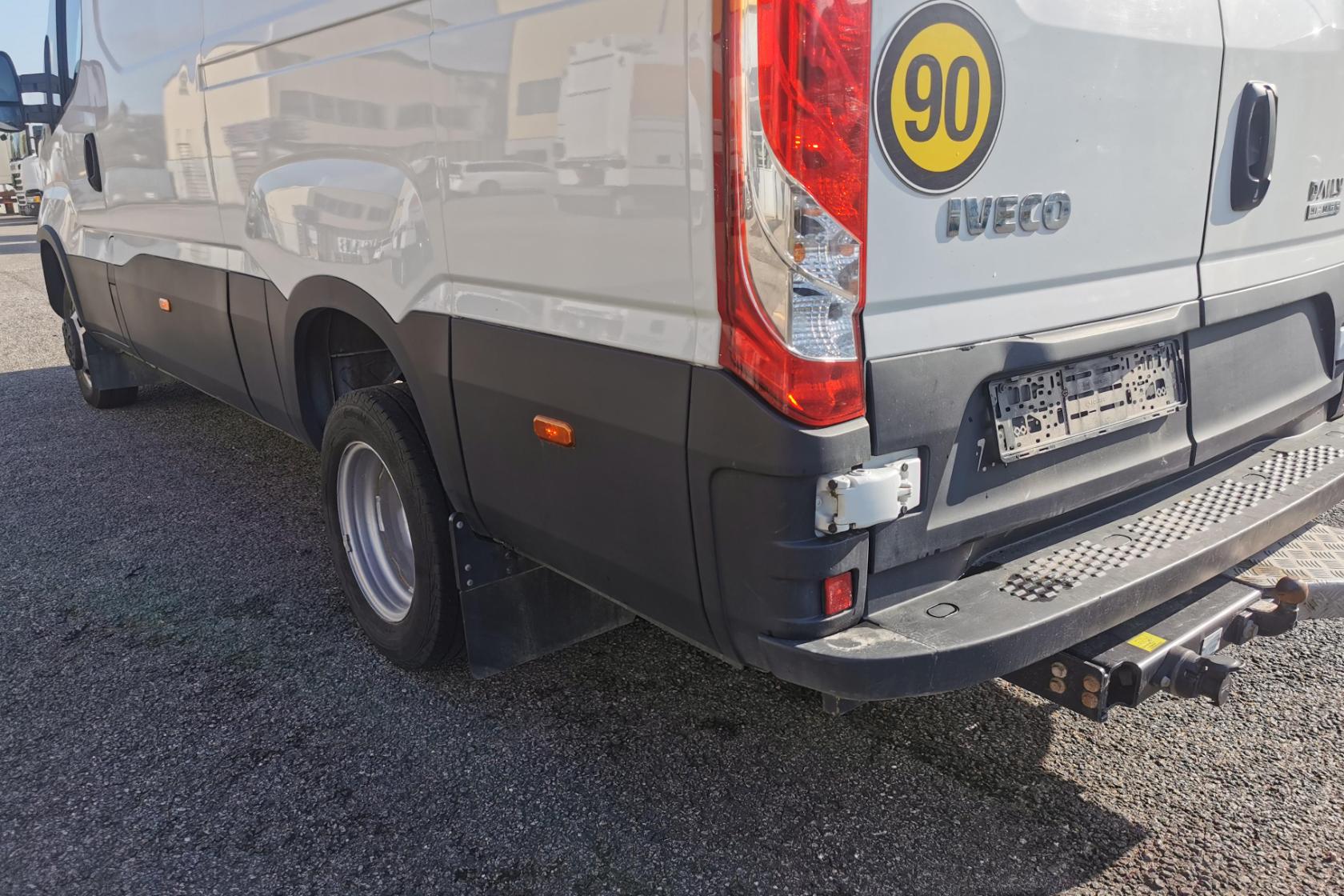 IVECO DAILY 50C18H - 68 621 km - Automatic - white - 2021